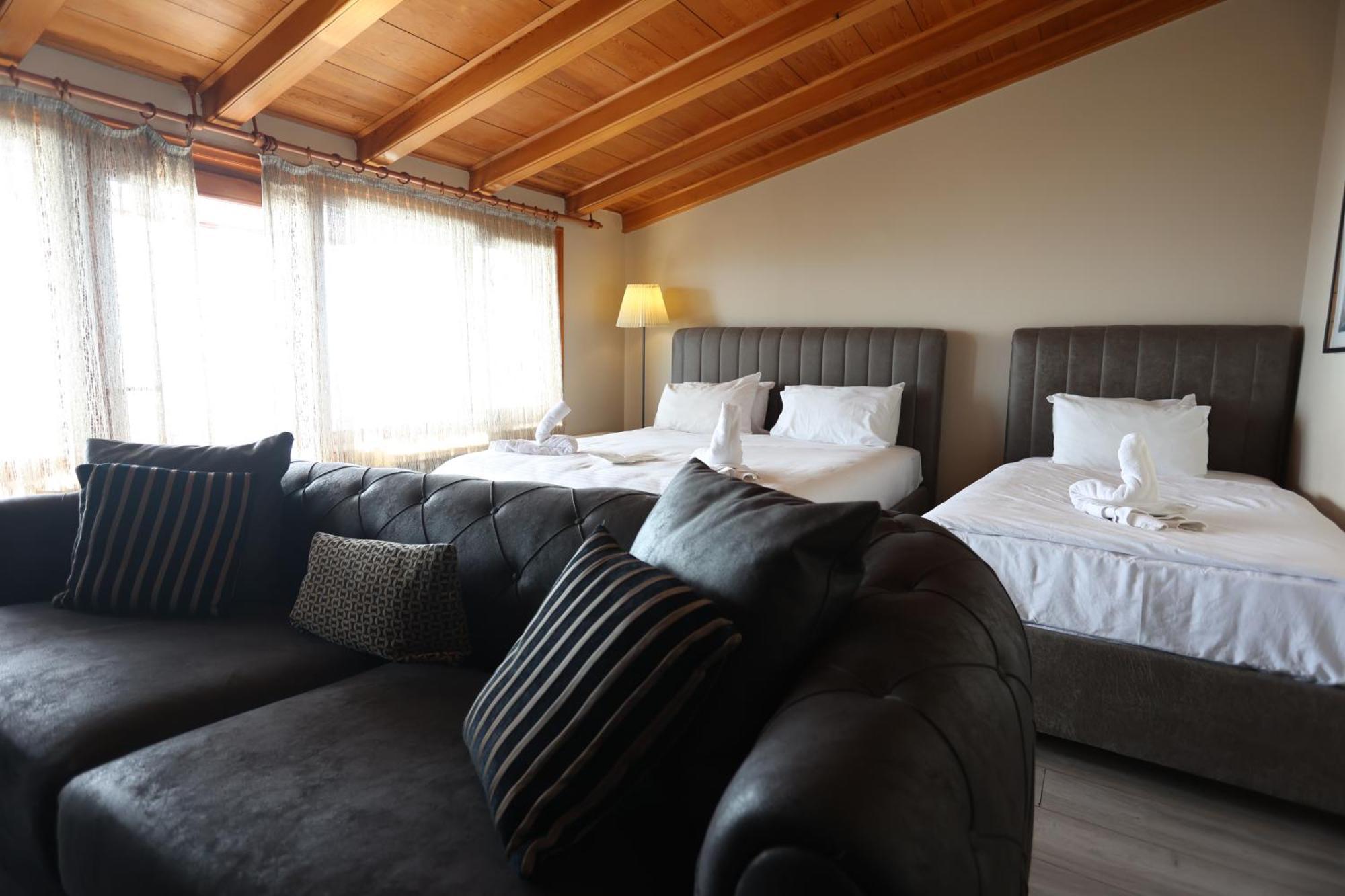 Bucoleon By Cheers Hostel *