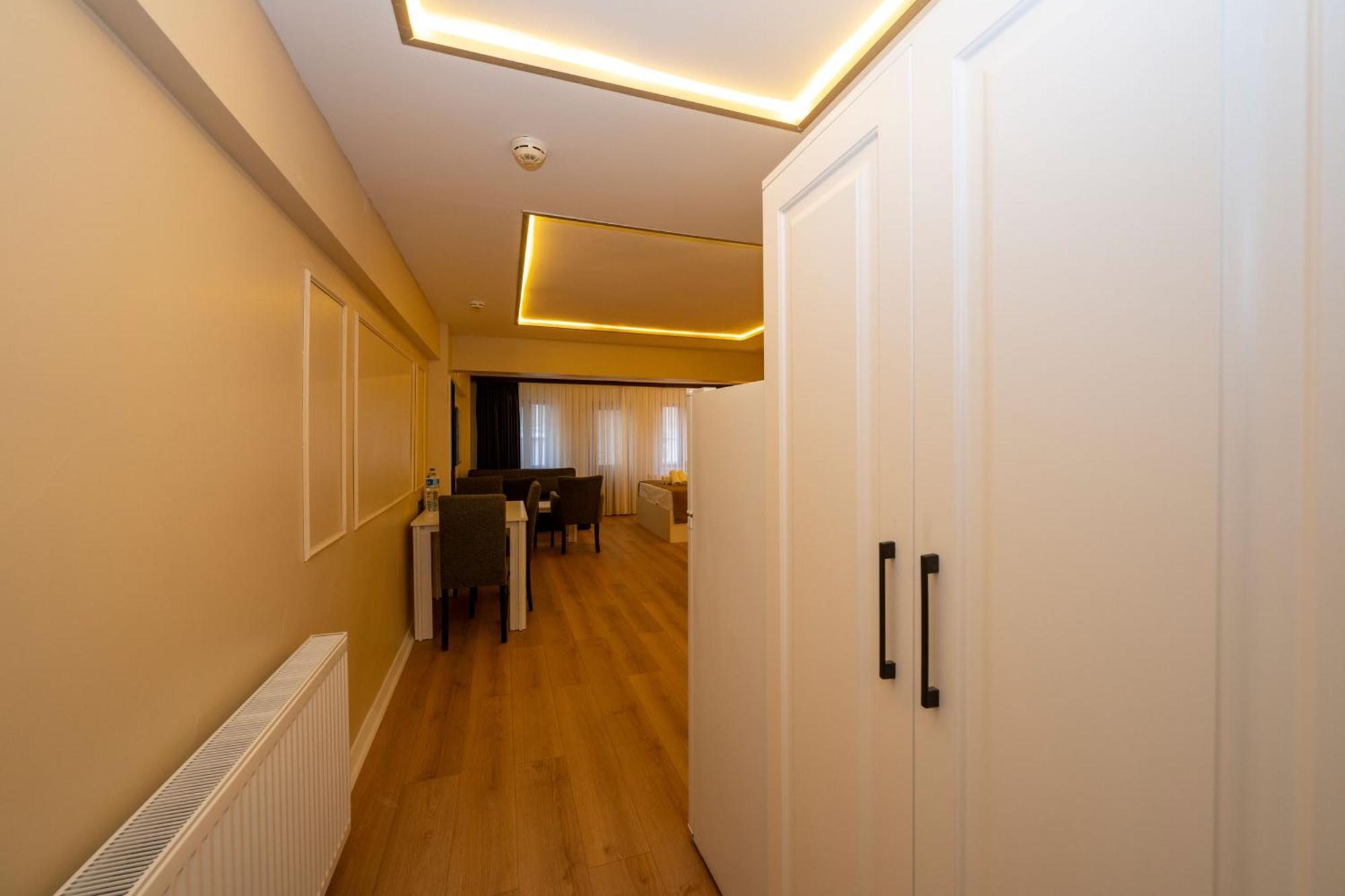 Aiza Aparthotel