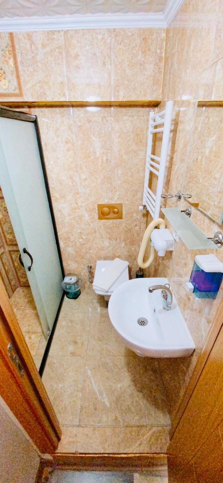 Armis Hostel *