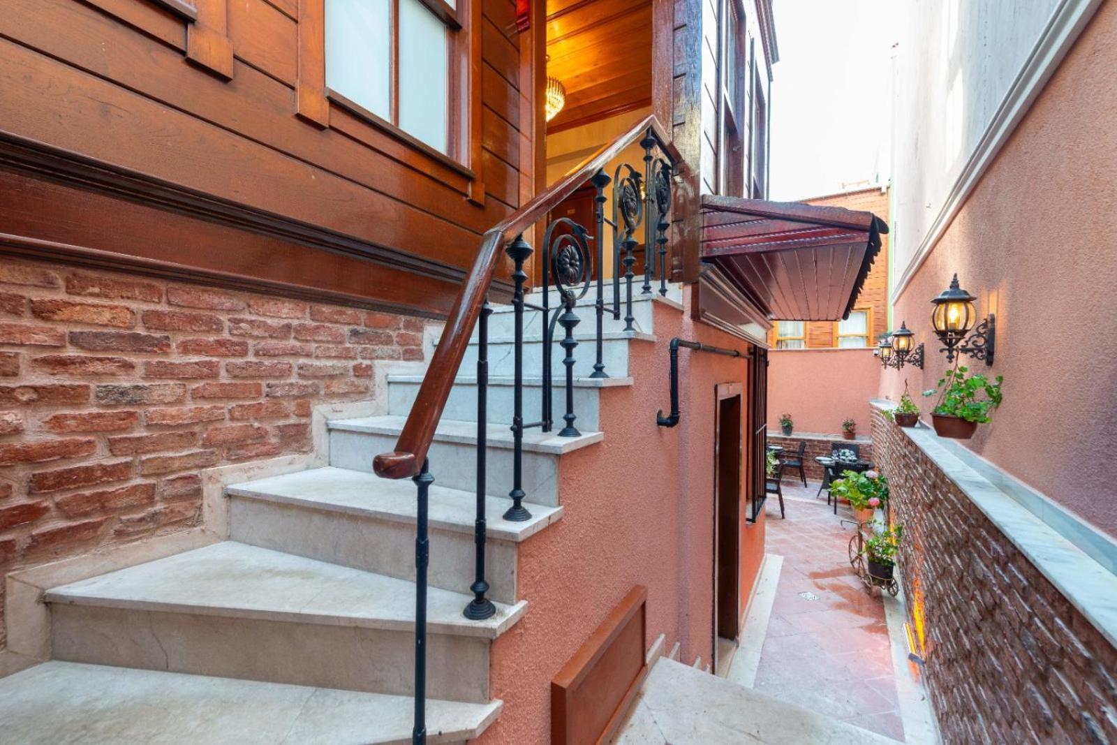 Brown Mansion Oldcity