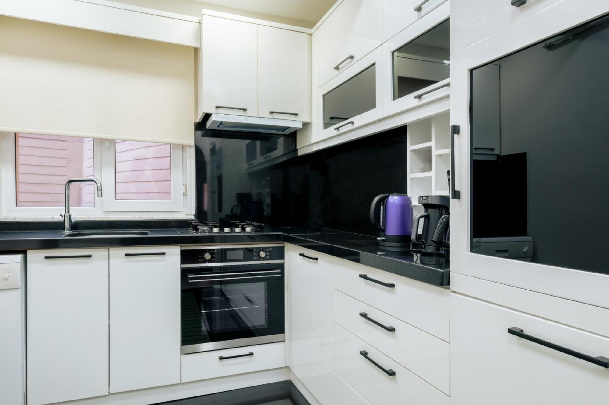 Modern Spacious Flat W Balcony 5 Min To Taksim * İstanbul