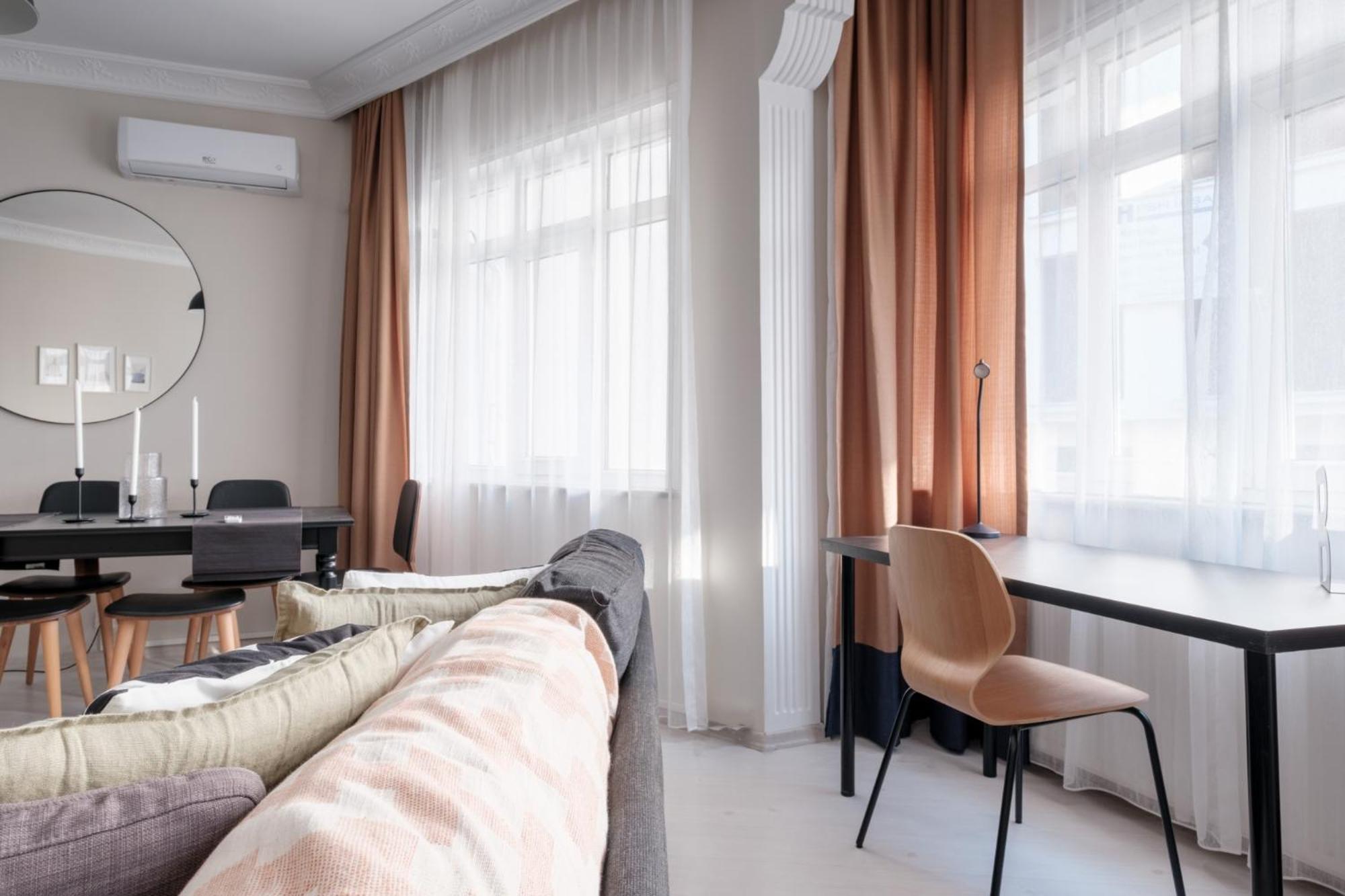 Modern Spacious Flat W Balcony 5 Min To Taksim Daire İstanbul