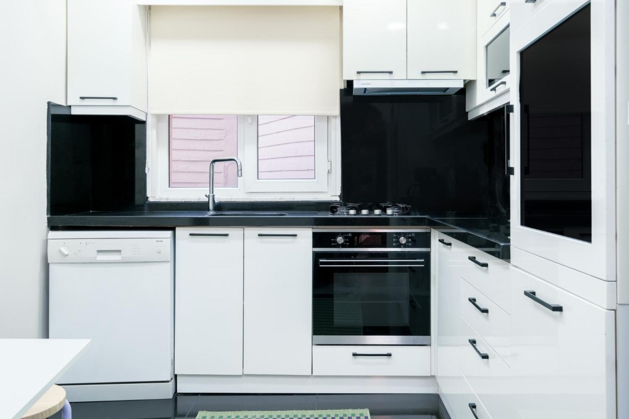 Modern Spacious Flat W Balcony 5 Min To Taksim Daire İstanbul