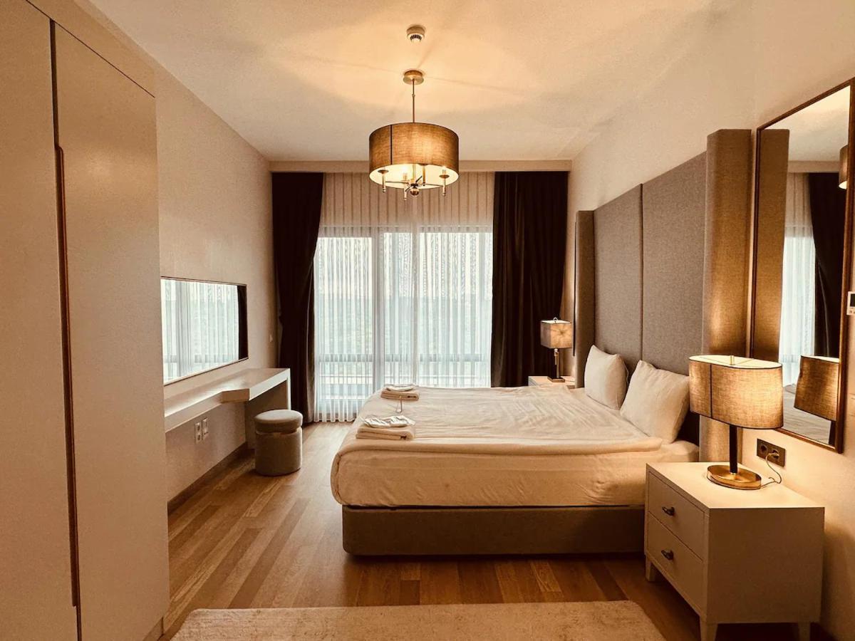 Luxurious In Apartment *