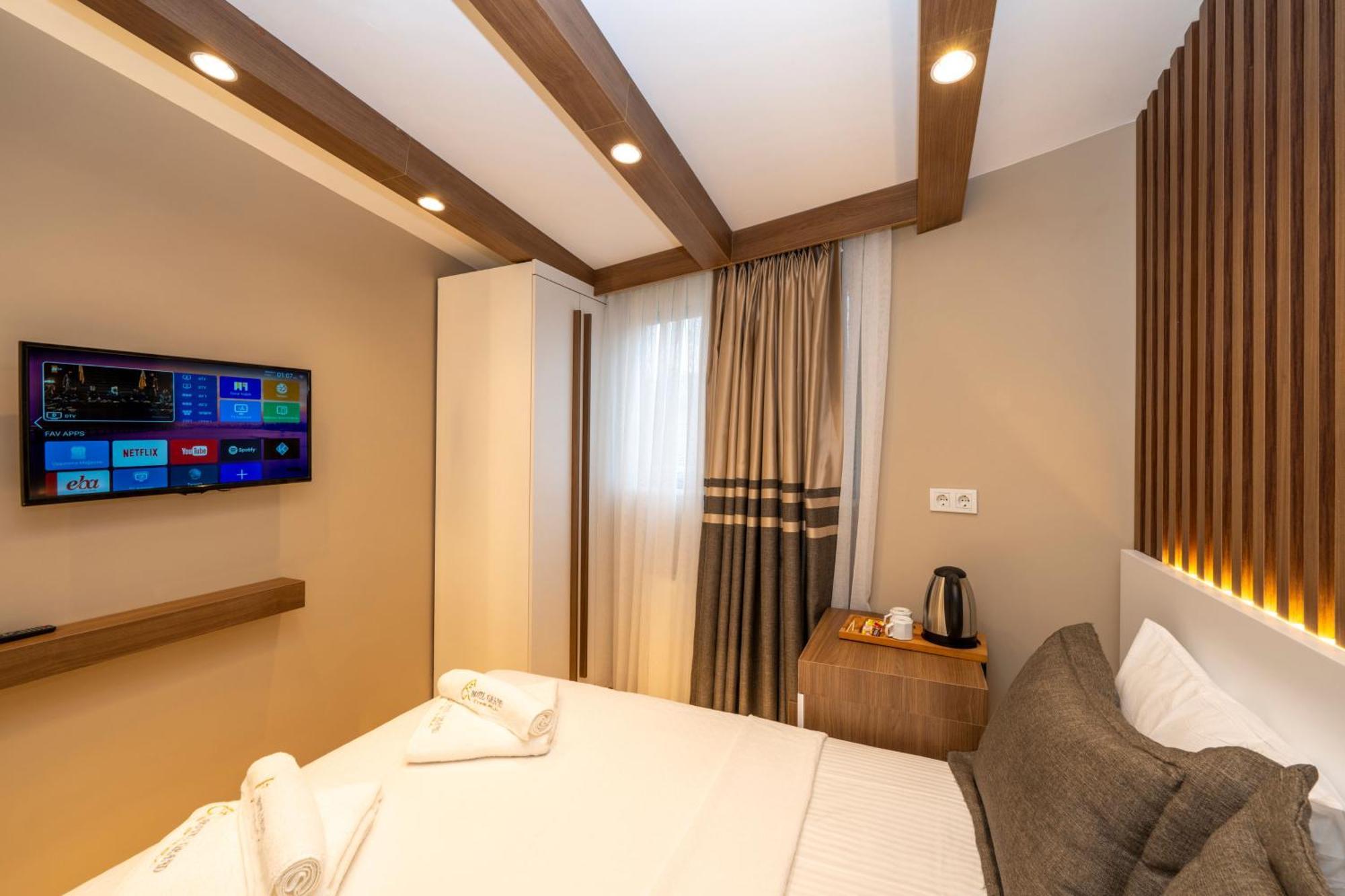 Hotel Grand *