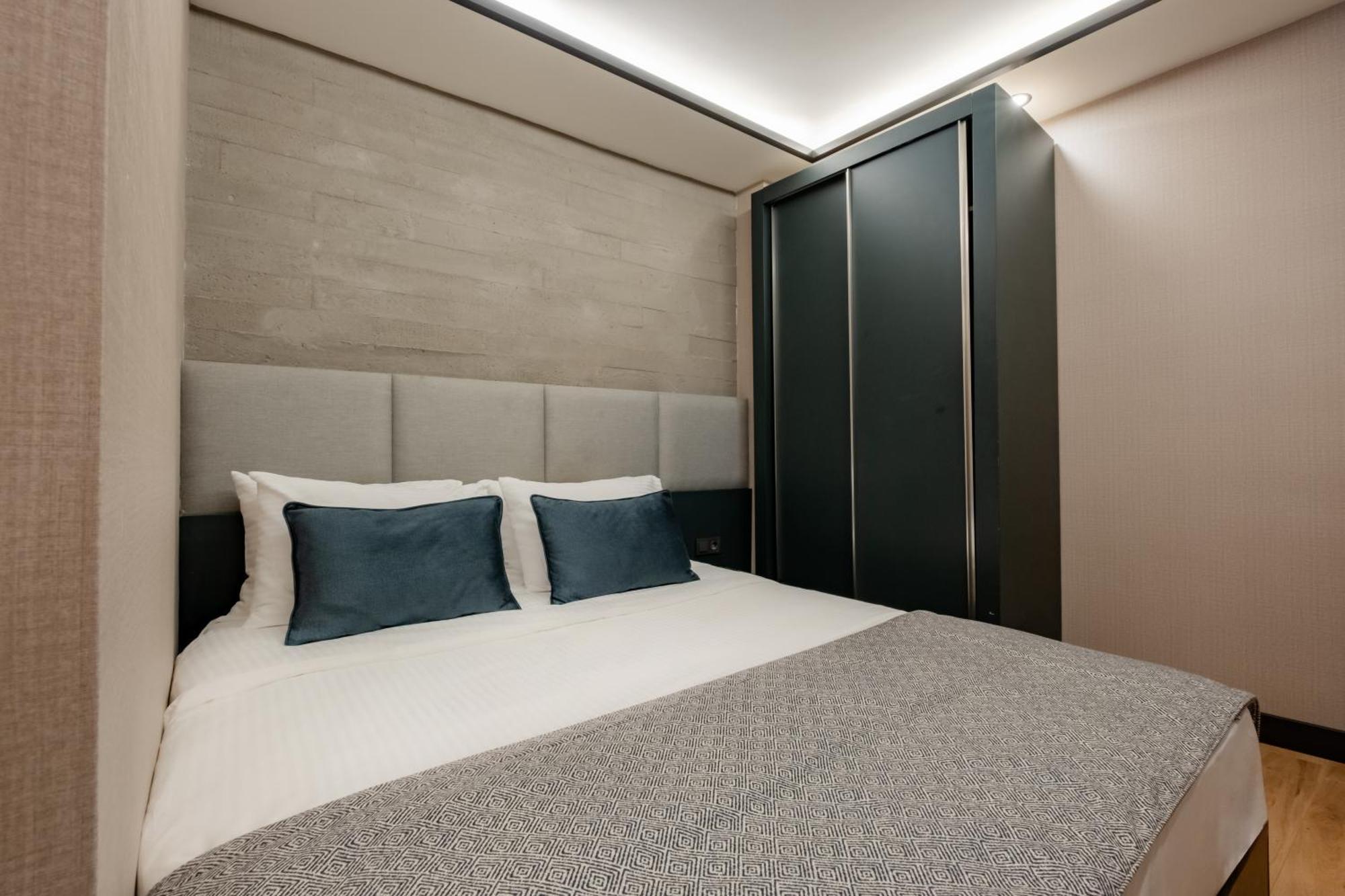 The Row Taksim Hotel *