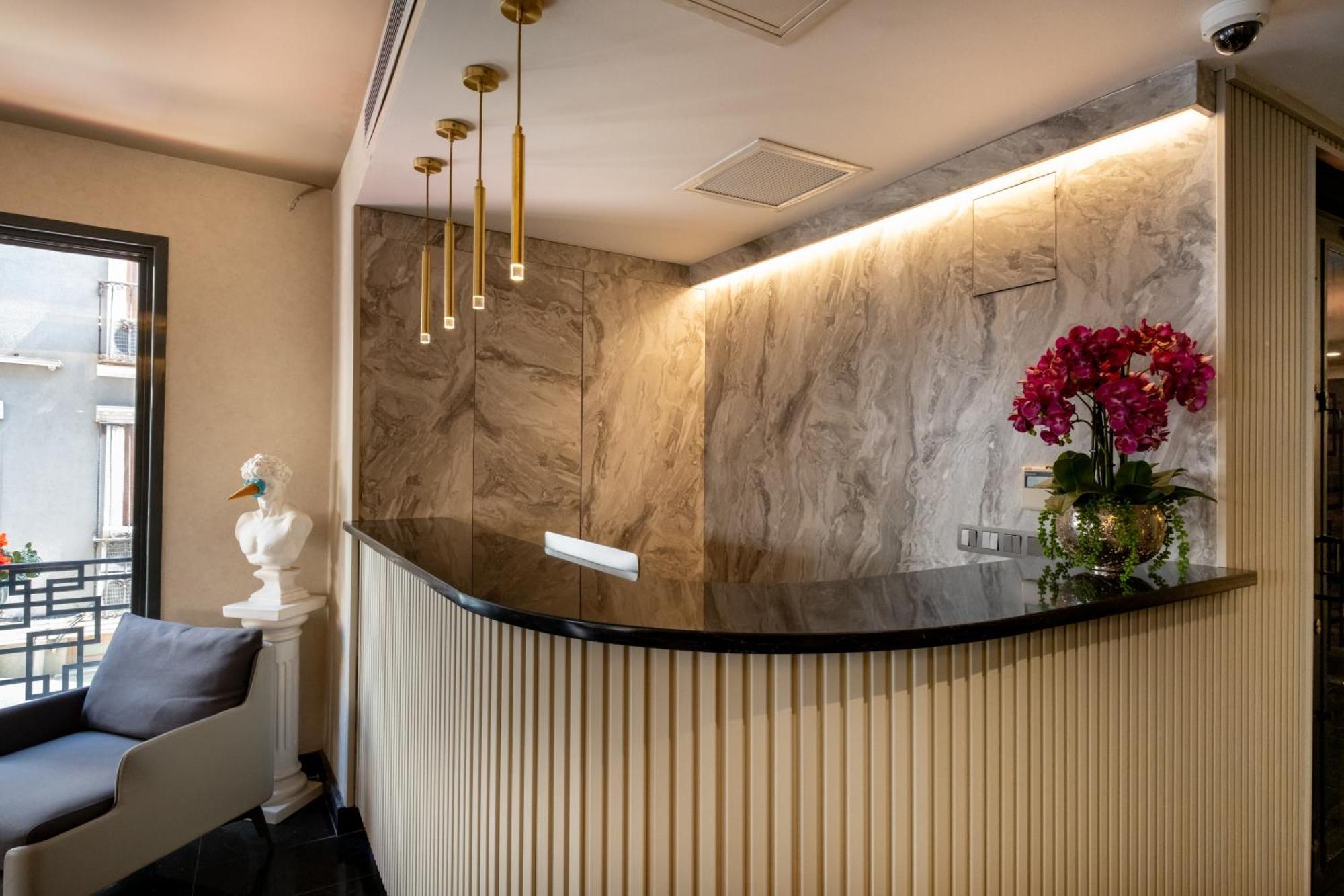 The Row Taksim Hotel *