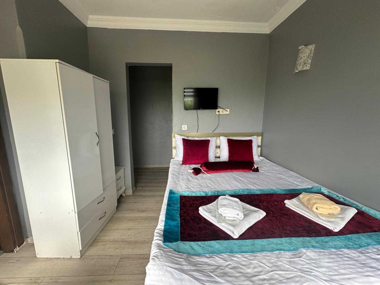Happy Boutique Aparthotel 3*