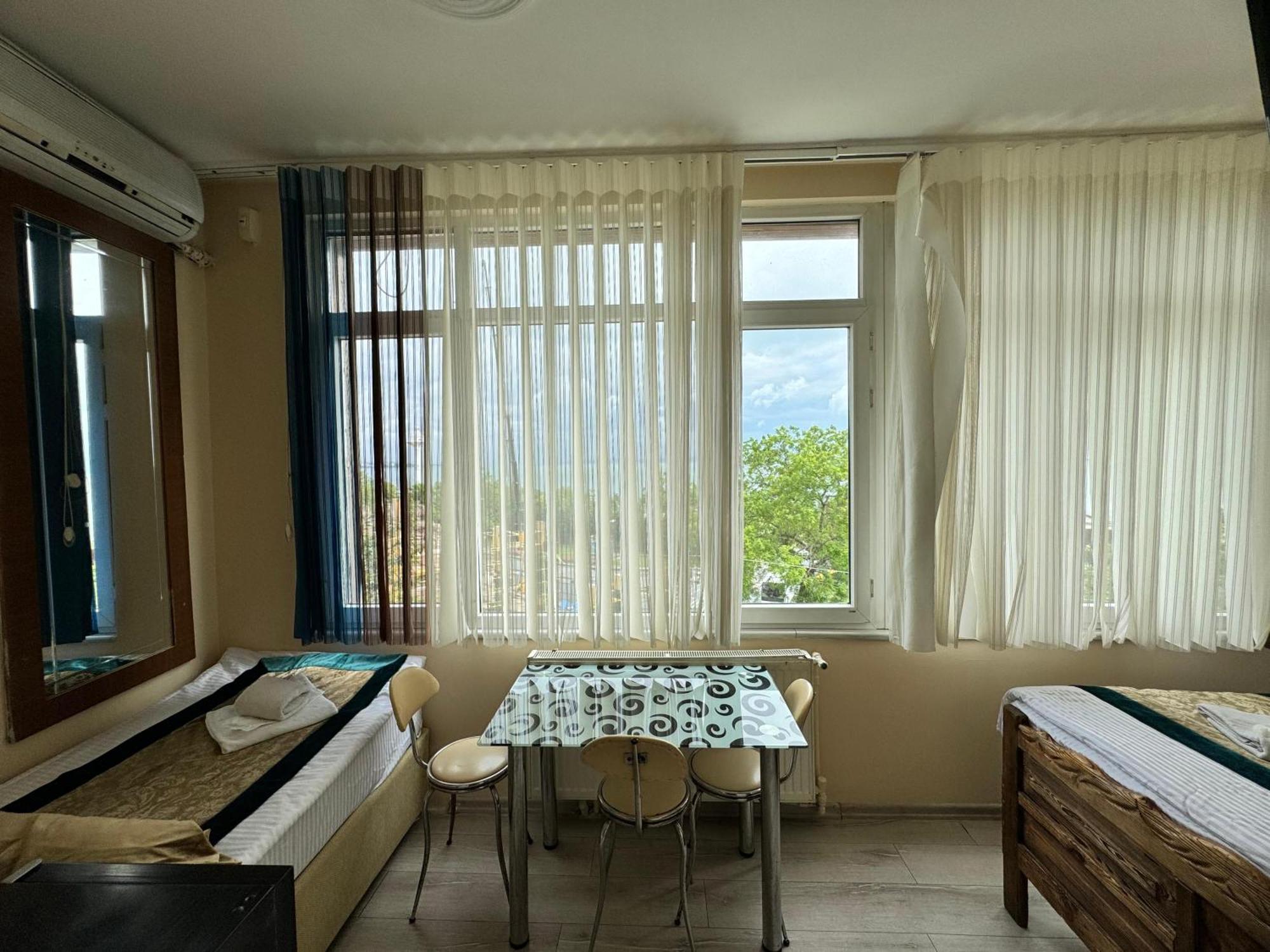 Happy Boutique Aparthotel 3*