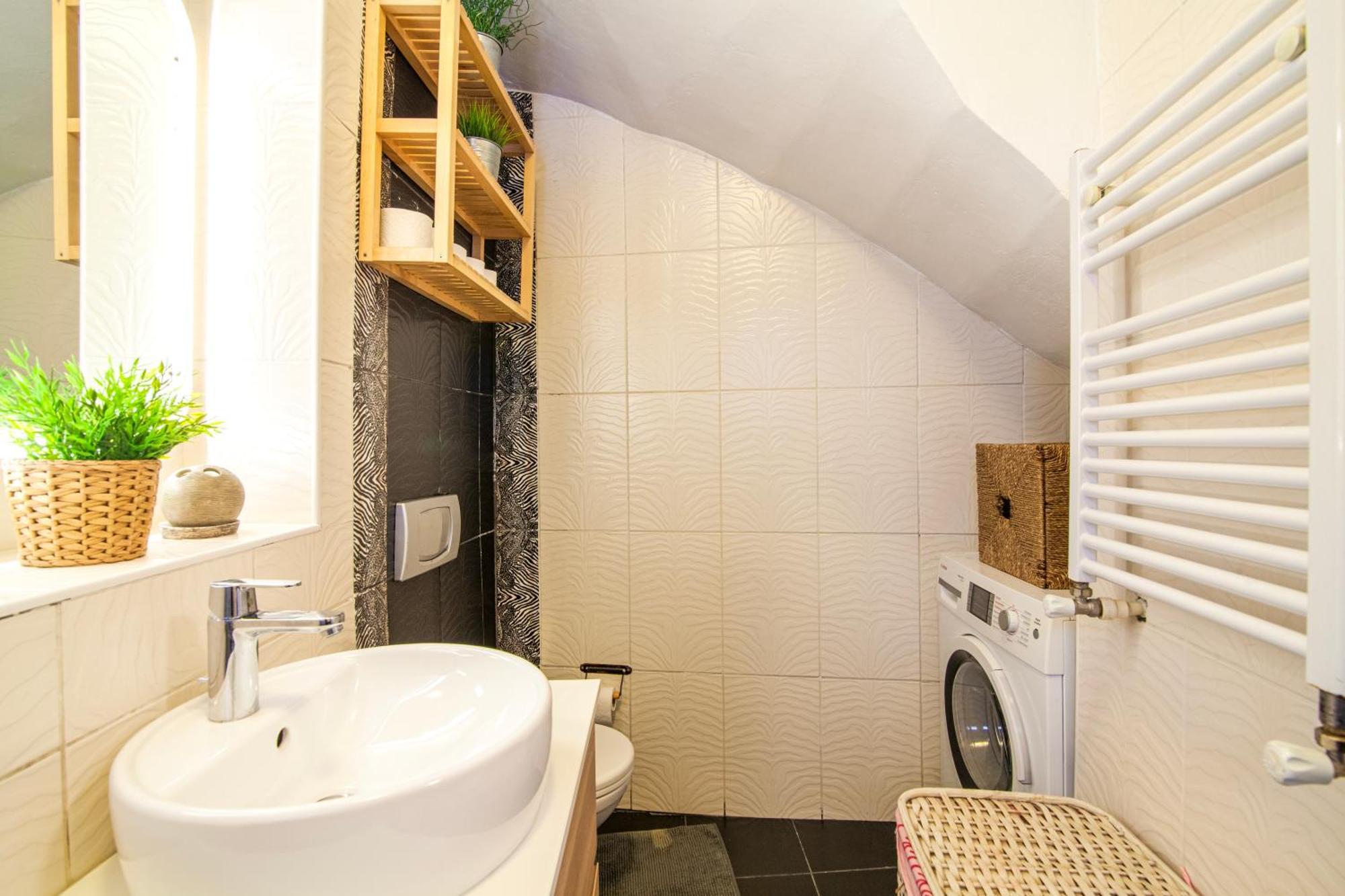 Secluded House , Near Bosphorus , 2 Ac , Fast Wifi Holiday home *