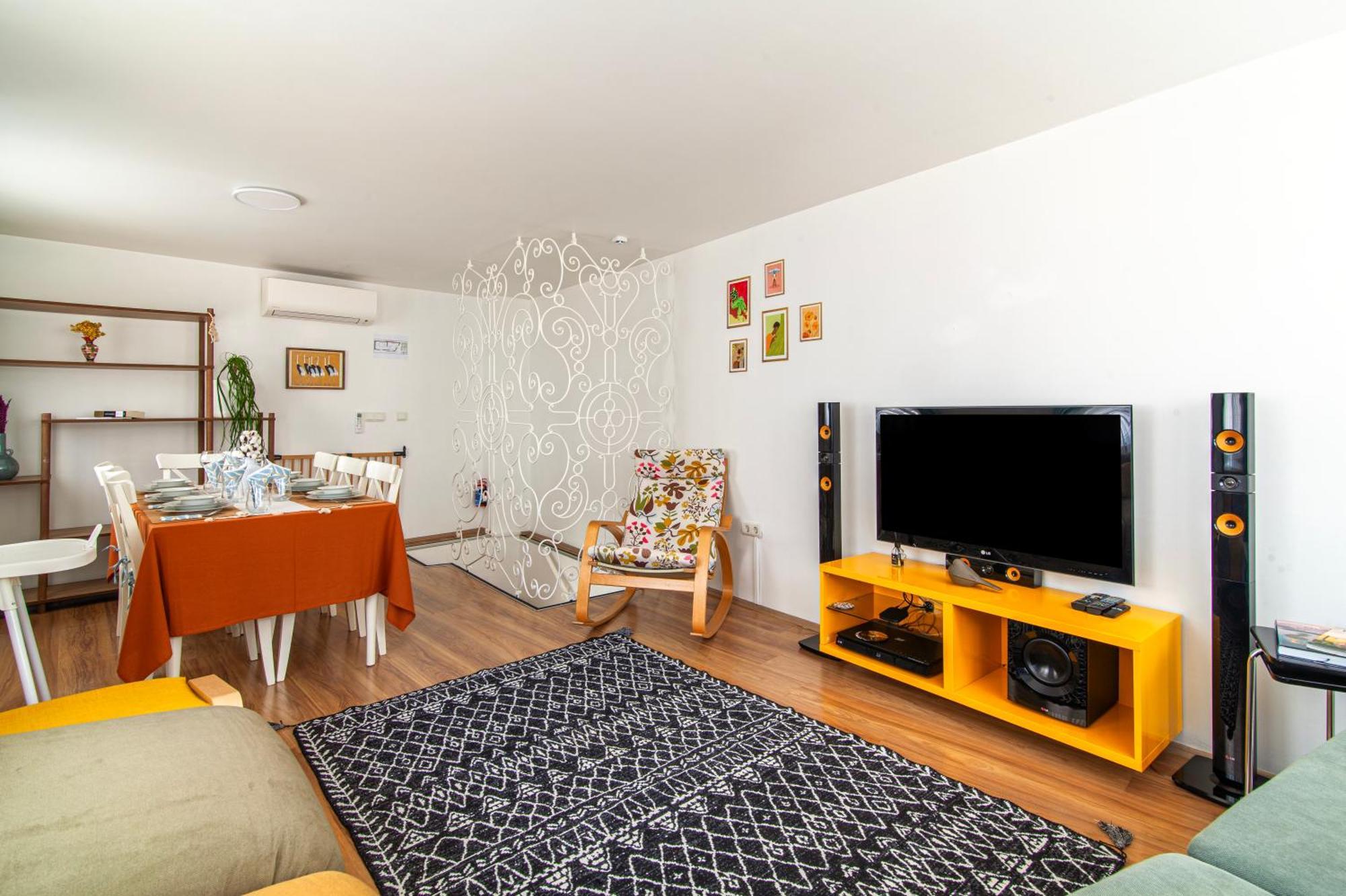 Secluded House , Near Bosphorus , 2 Ac , Fast Wifi Holiday home Istanbul