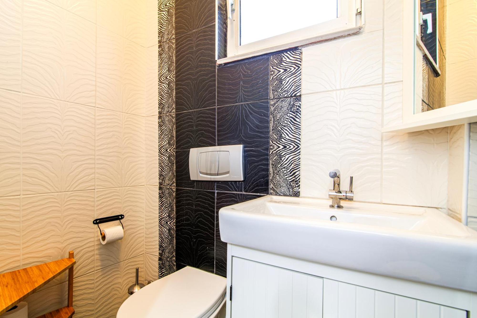 Secluded House , Near Bosphorus , 2 Ac , Fast Wifi * Istanbul