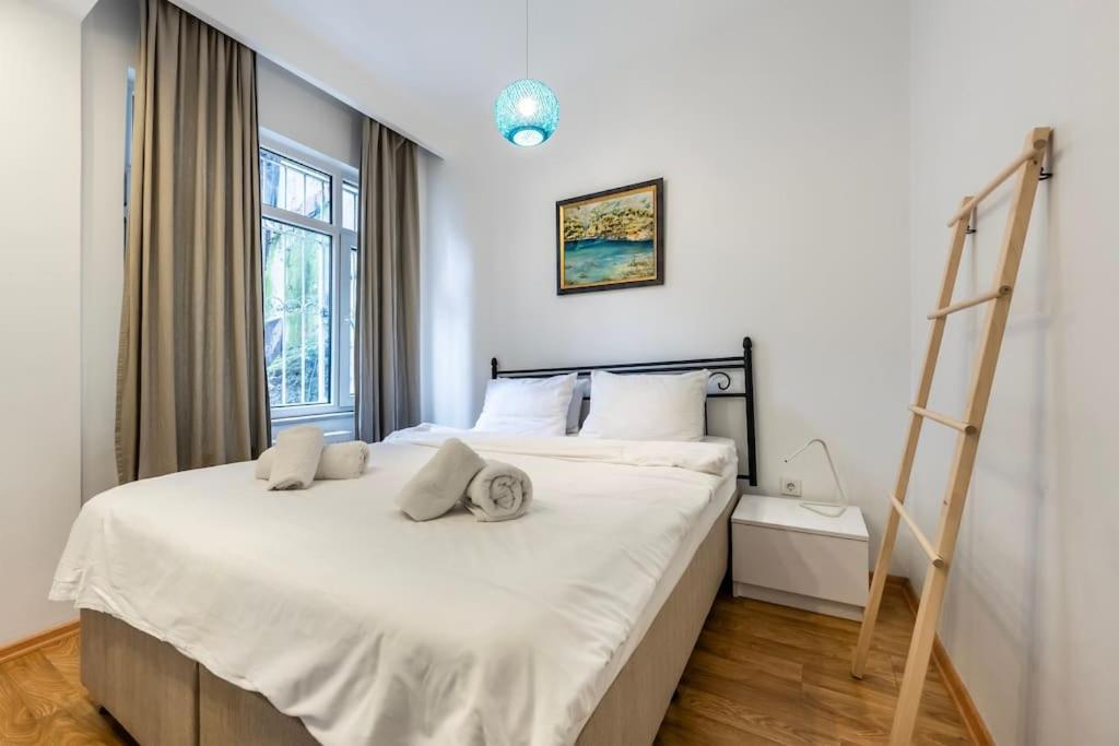 Apartment Cihangir Charm:sunny 1br Retreat Istanbul