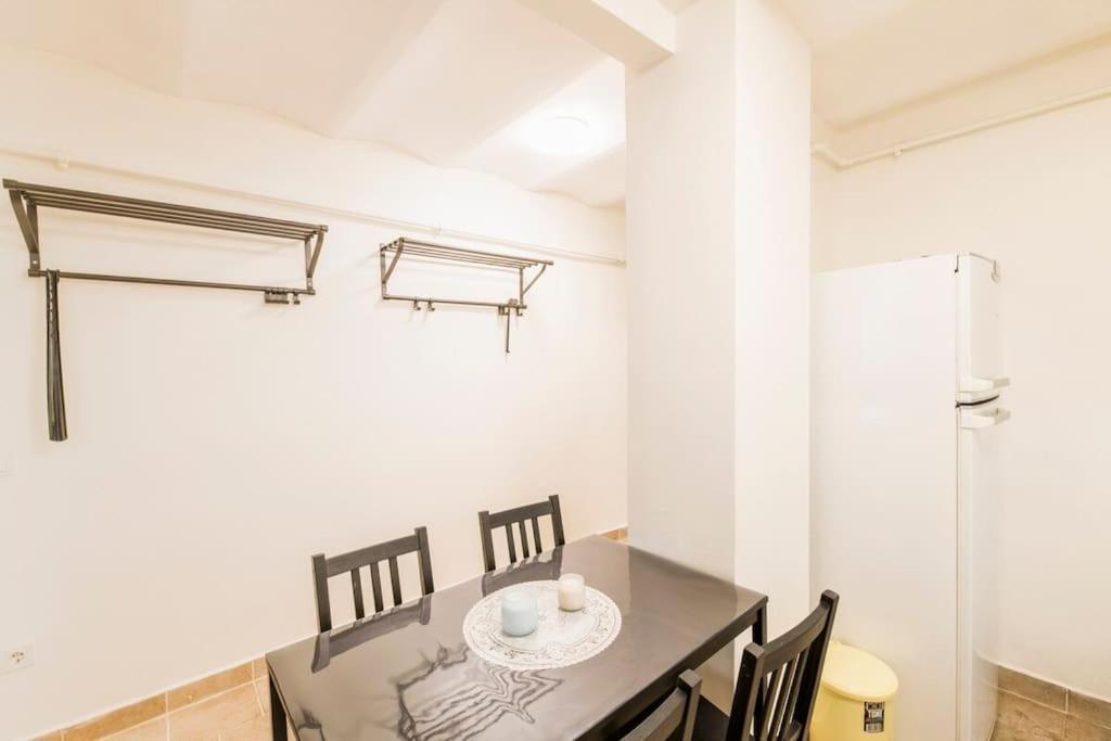 Beautiful 1 Bedroom Apt. W/ac 400 Meters Taksim Square Istanbul