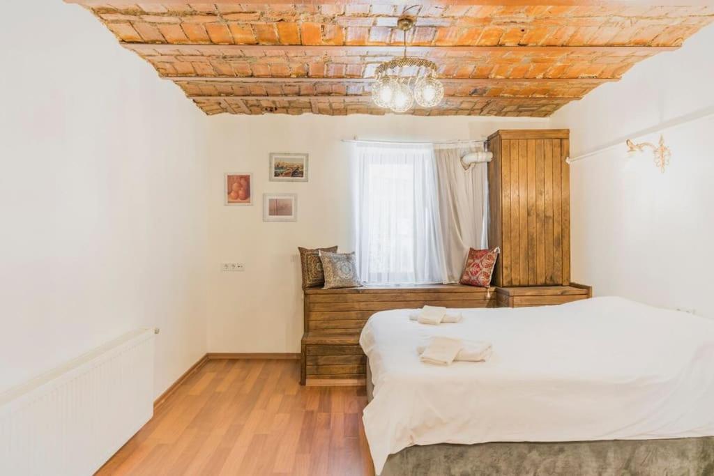 Beautiful 1 Bedroom Apt. W/ac 400 Meters Taksim Square Apartment *