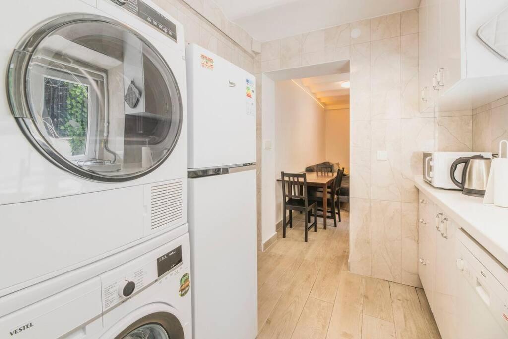 Beautiful 2br House W/ac 400meters Taksim Square Apartment Istanbul