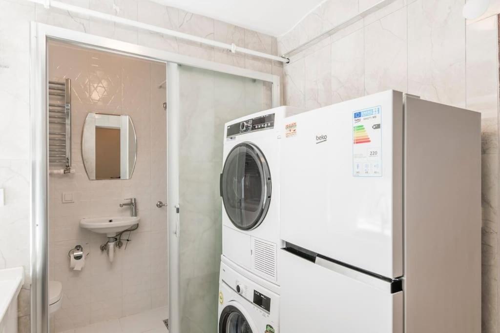 Beautiful 2br House W/ac 400meters Taksim Square Apartment