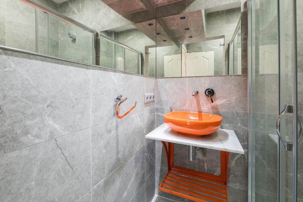 Cute 1 W Ac 300 Meters To Istiklal Street Istanbul