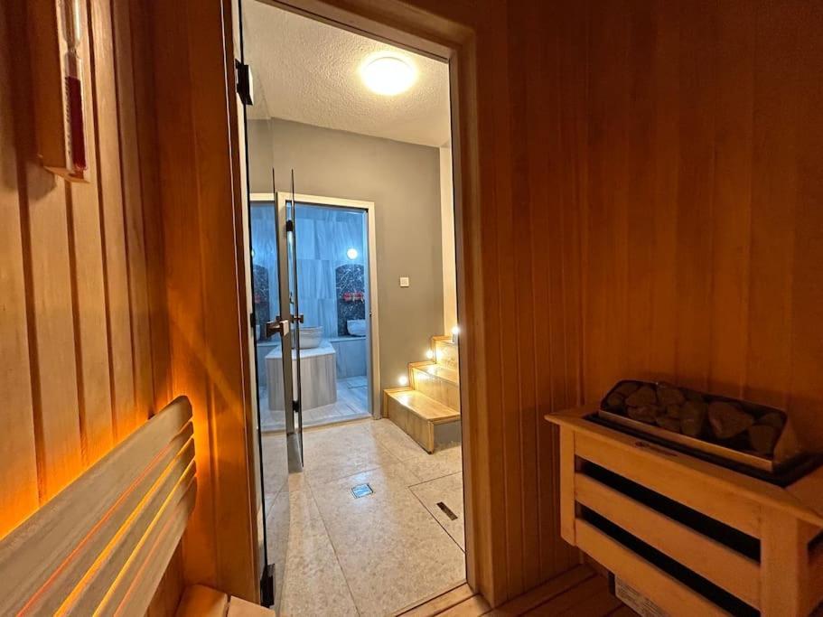 Villa Arancia - Garden, Bbq, Sauna & Turkish Bath By The Tram In Fatih