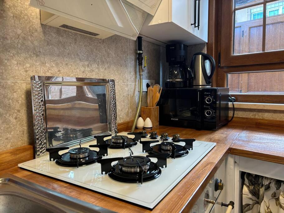 Villa Arancia - Garden, Bbq, Sauna & Turkish Bath By The Tram In Fatih