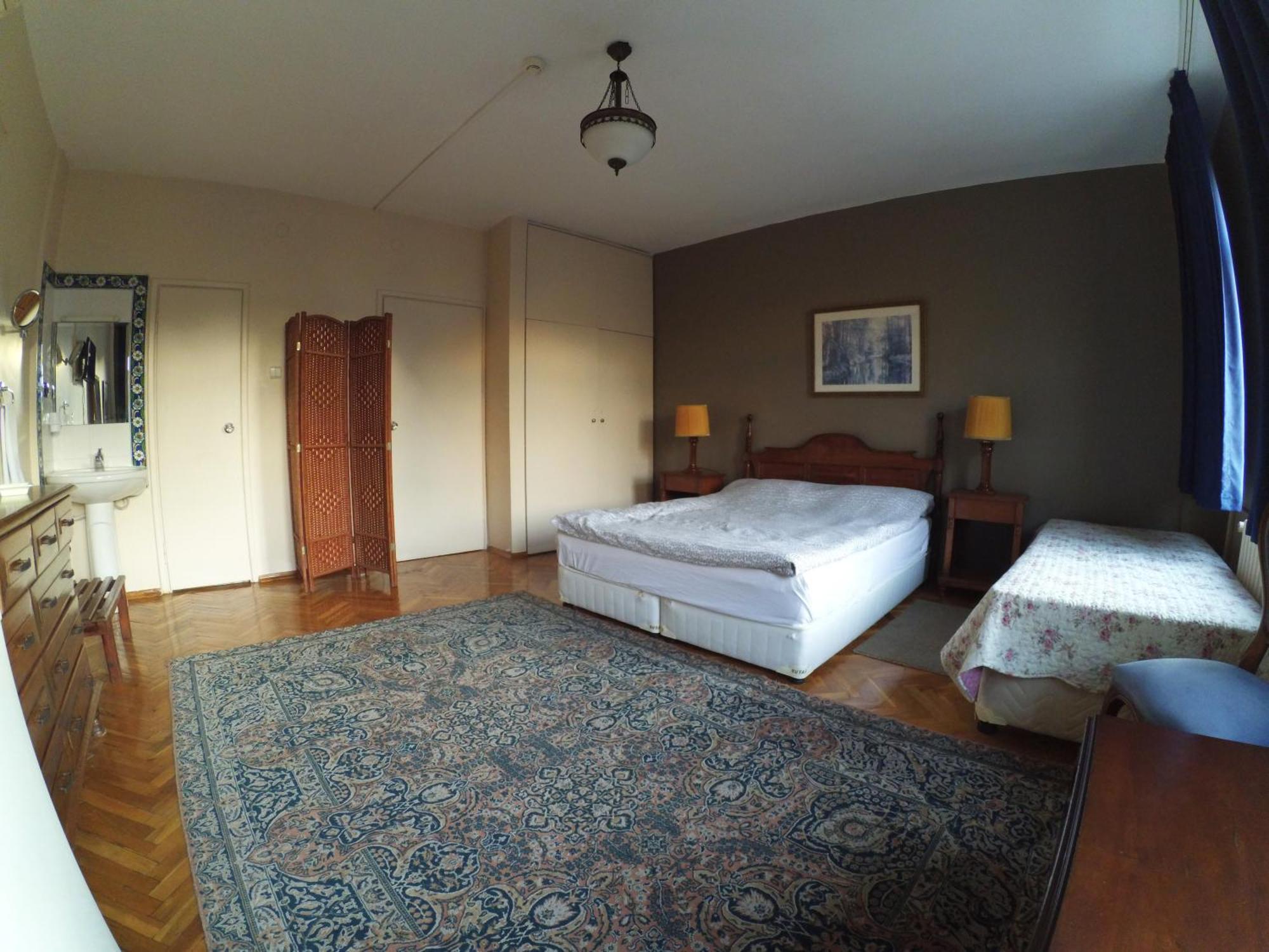Hotel Berk - Grandma's House 3*