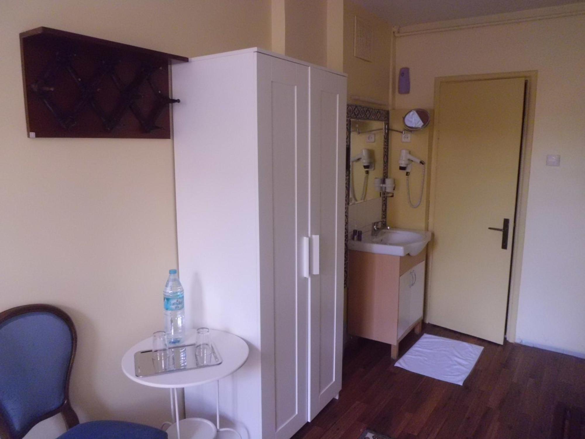 Hotel Berk - Grandma's House 3*