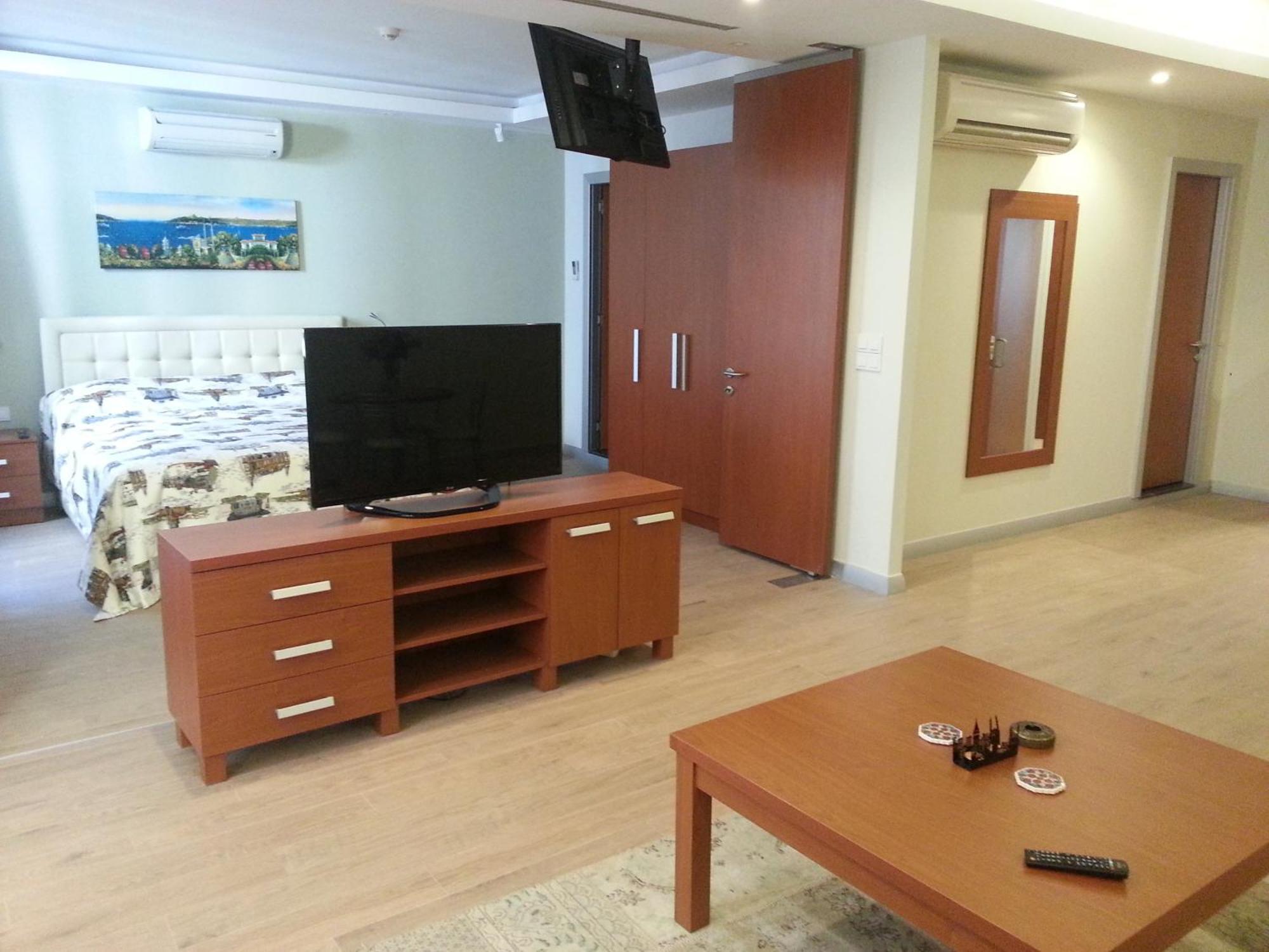 Honey House Apartment *