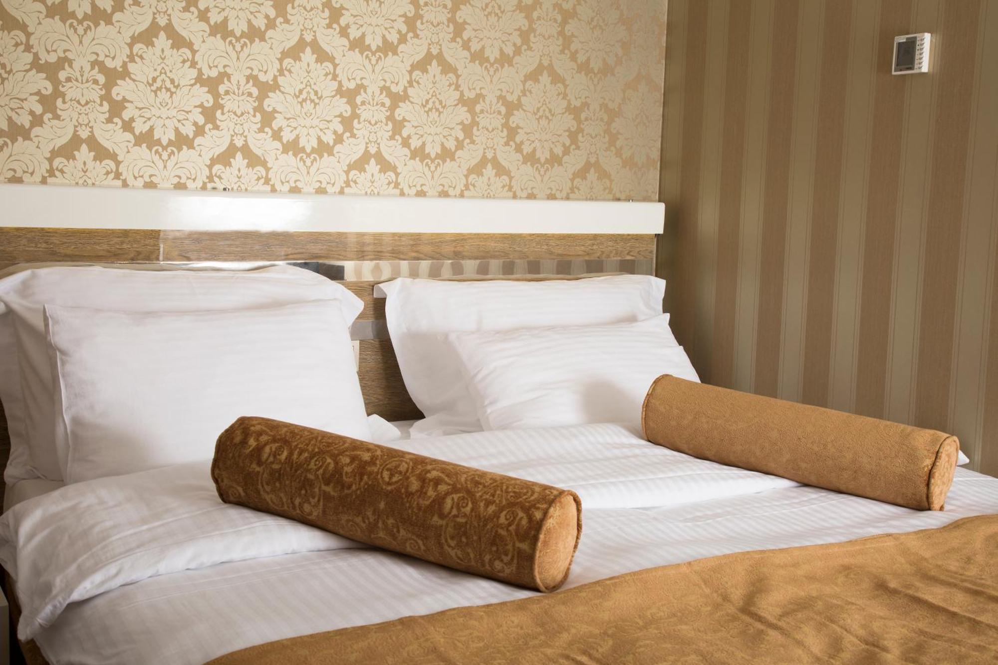 Golden Rain Old Hotel 4*
