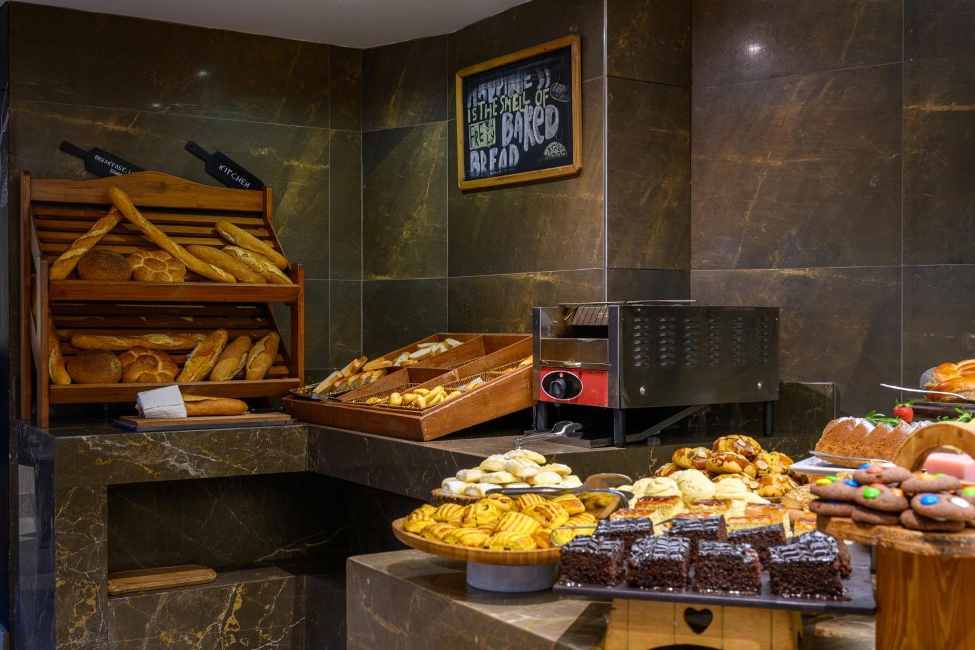 Hotel Ramada By Wyndham Grand Bazaar