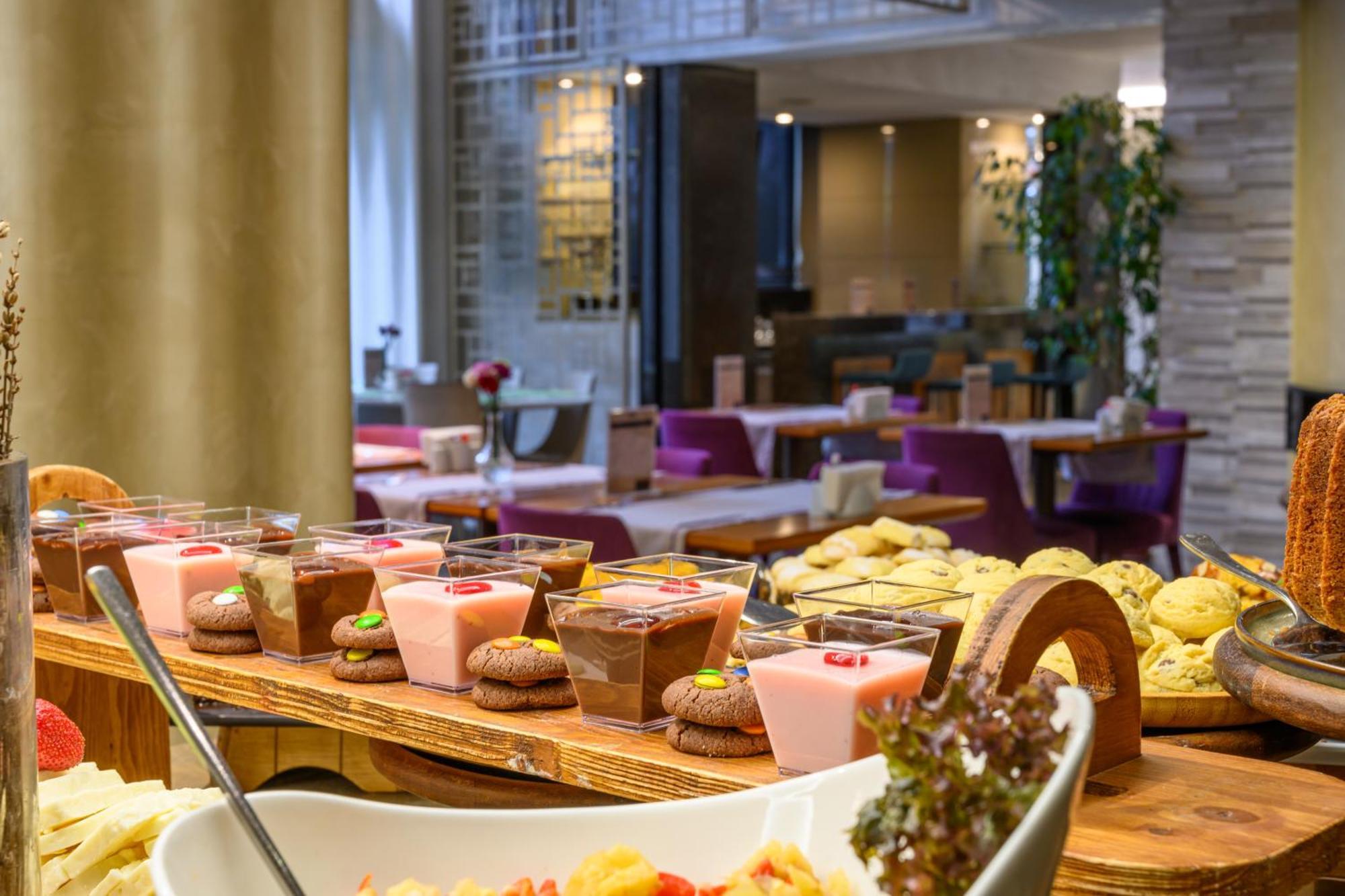 Ramada By Wyndham Grand Bazaar Hotel 4*