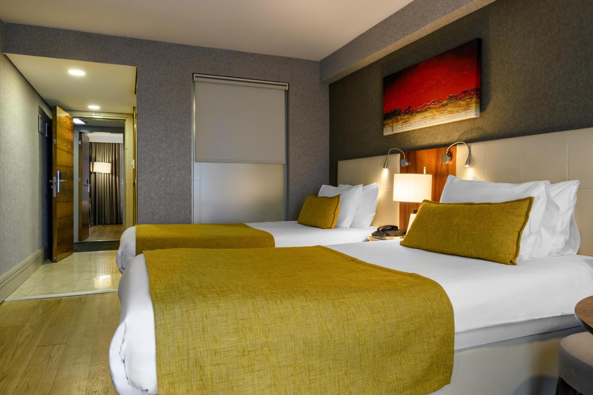 Hotel Ramada By Wyndham Grand Bazaar 4*