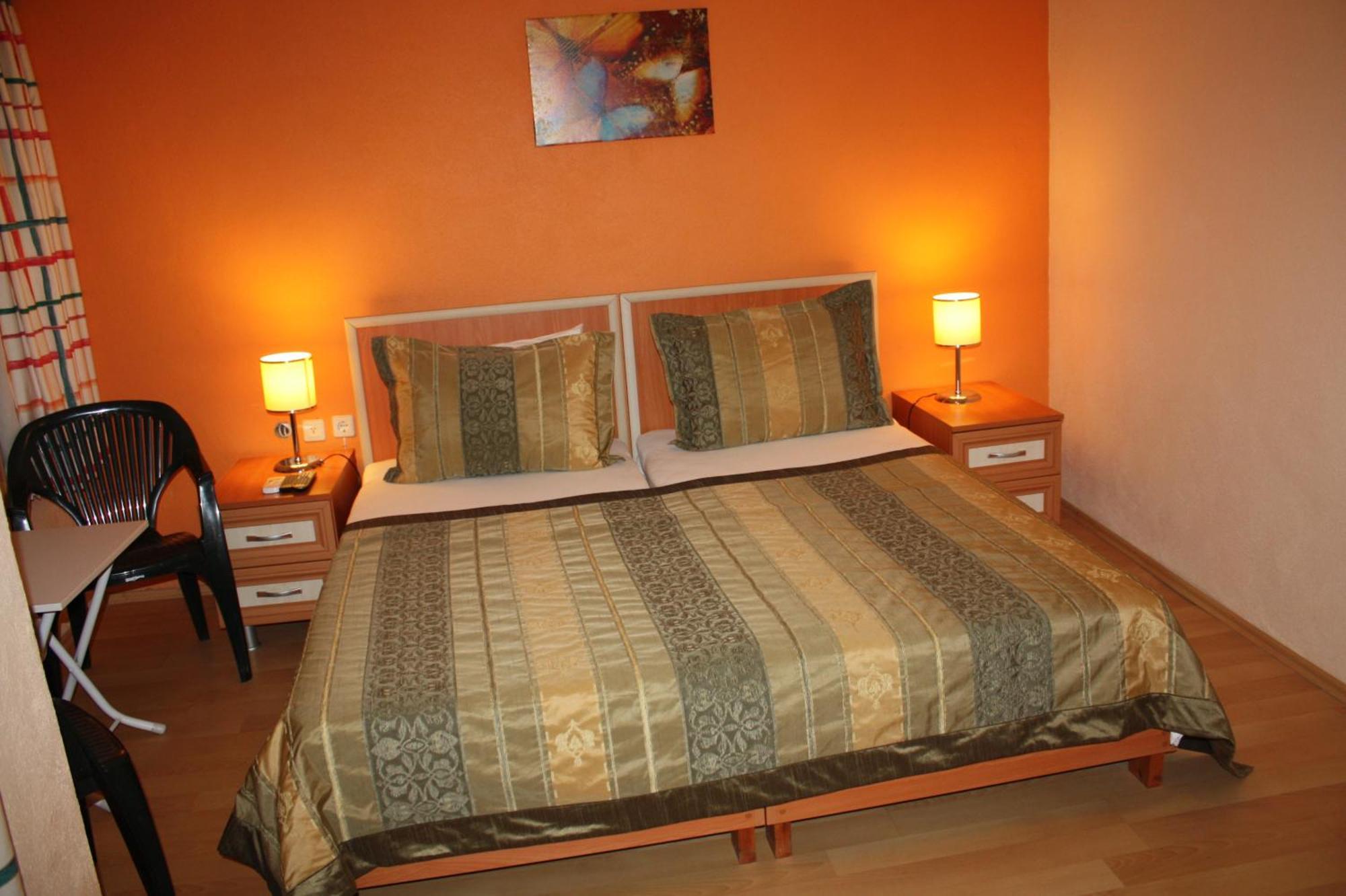 Kalanora Hotel 3*