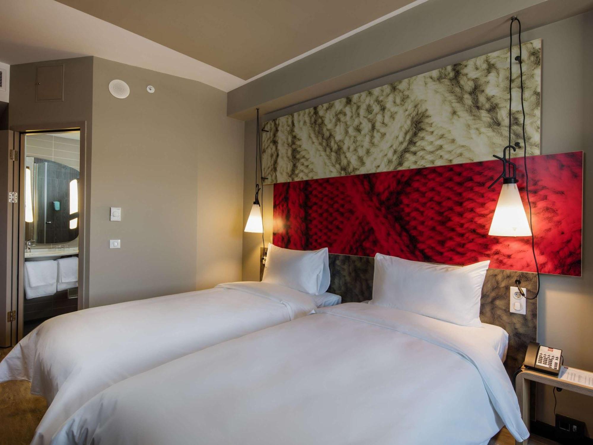 Hotel Ibis West 3*