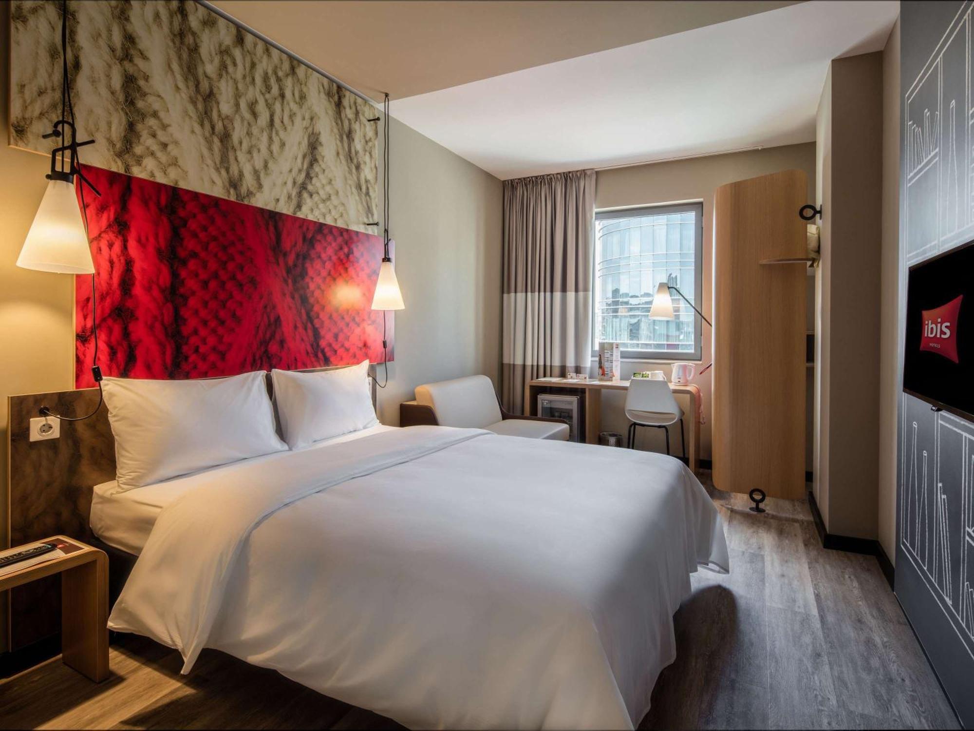 Ibis West 3*