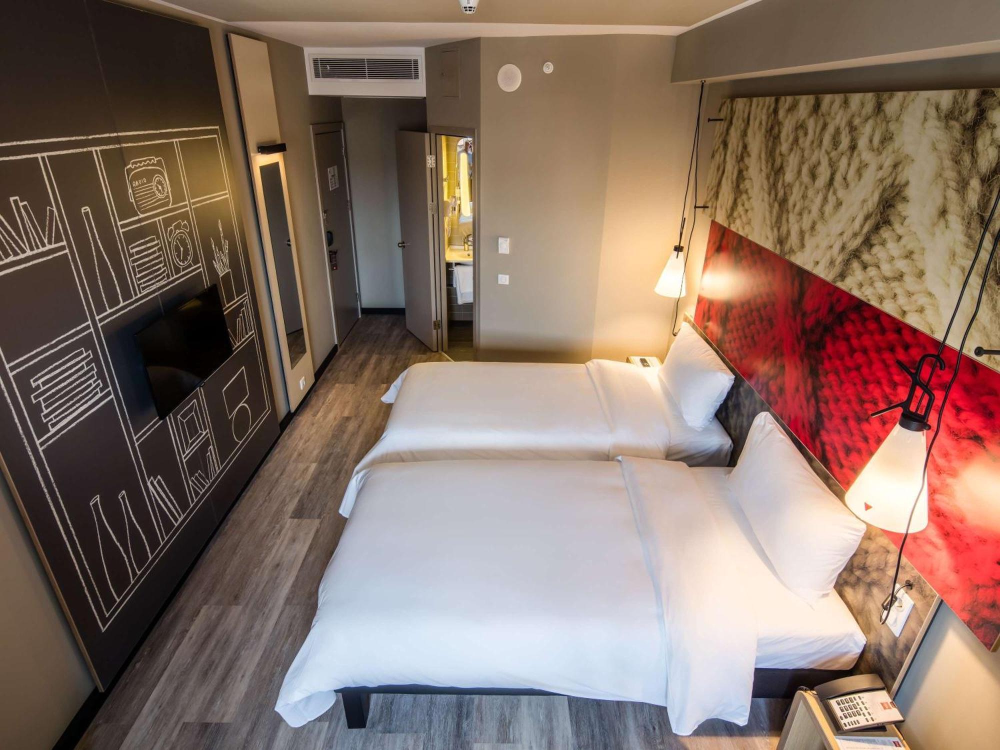 Ibis West 3*