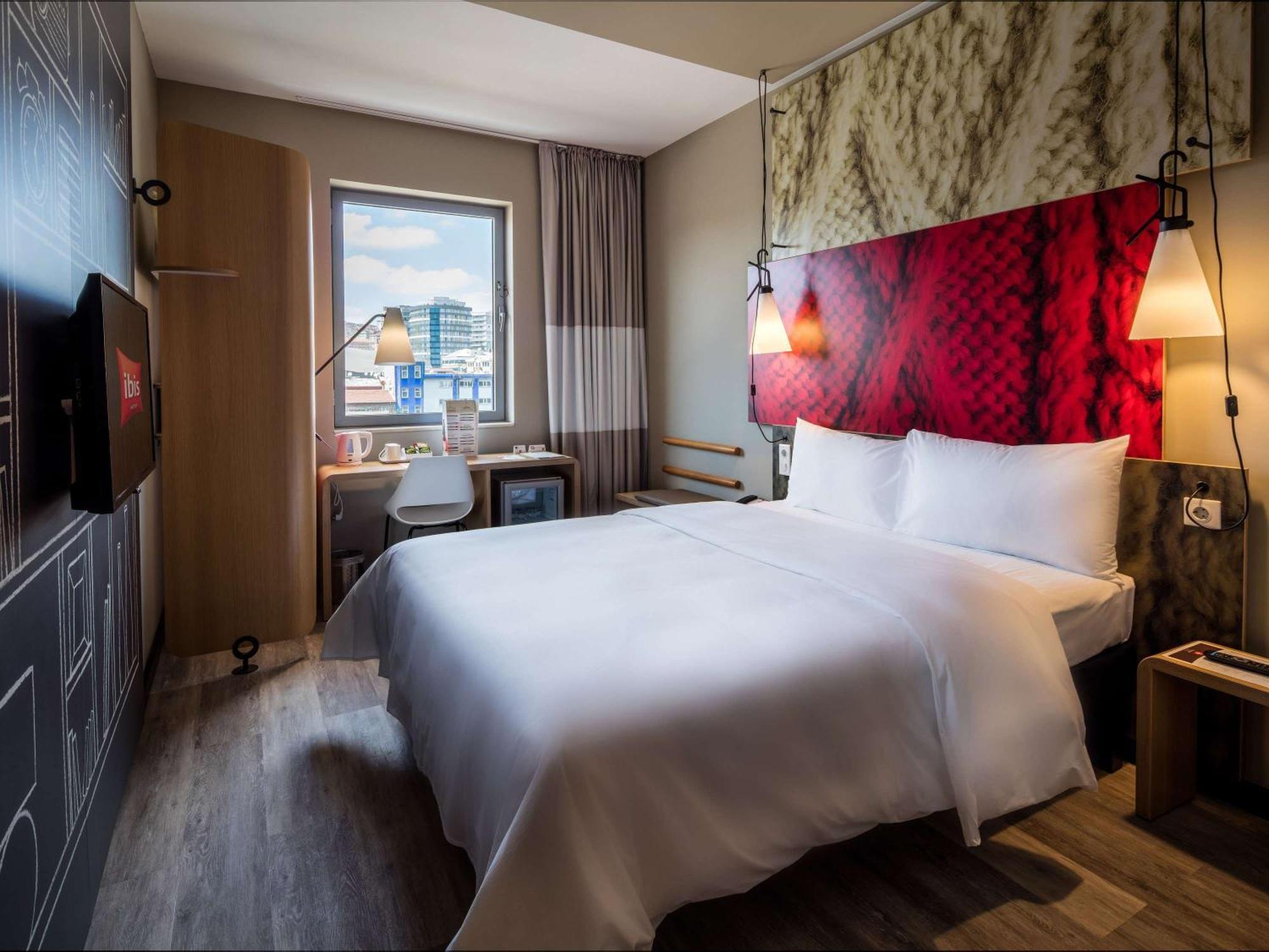 Ibis West Hotel 3*