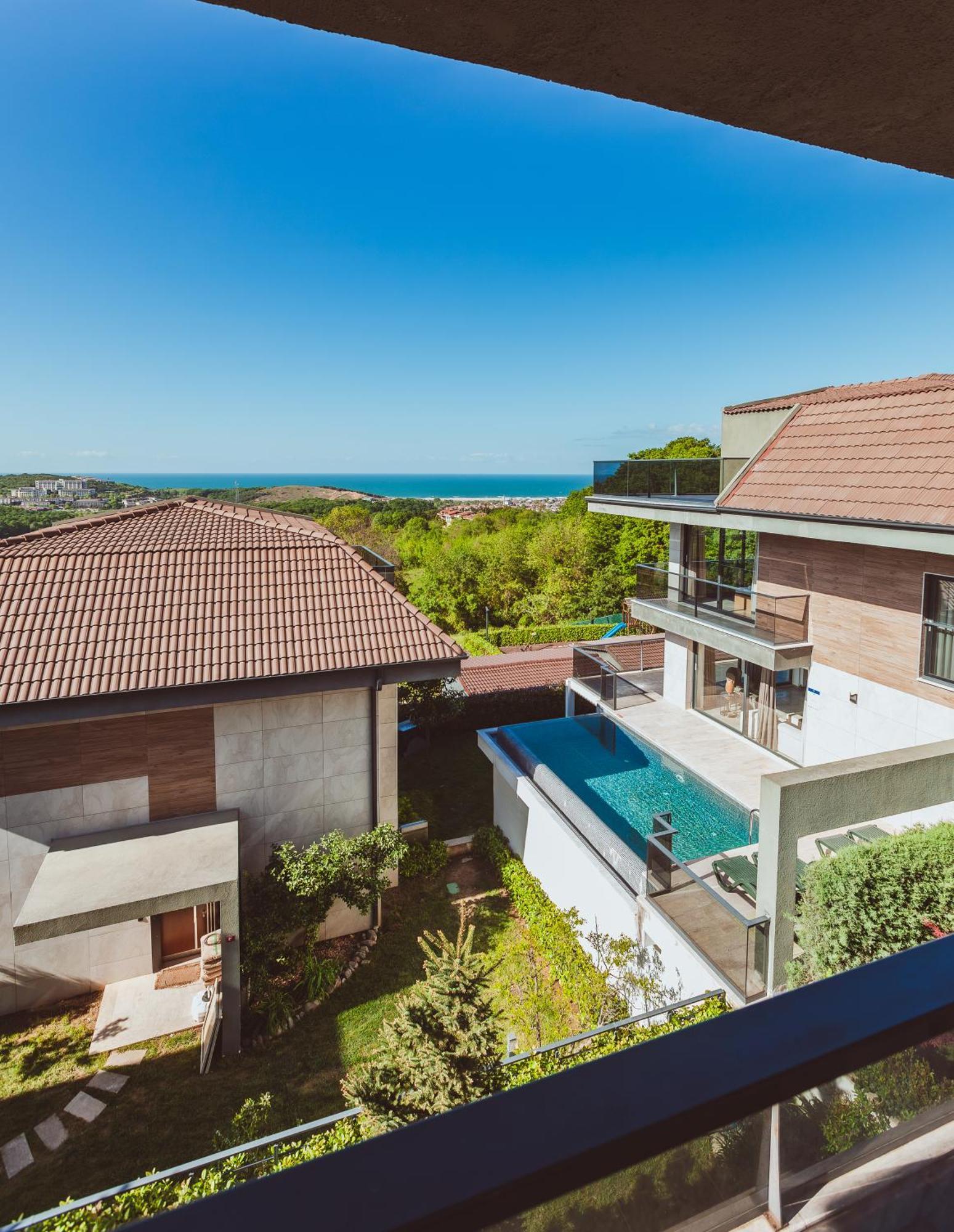 Royal Blue - Luxury Villa