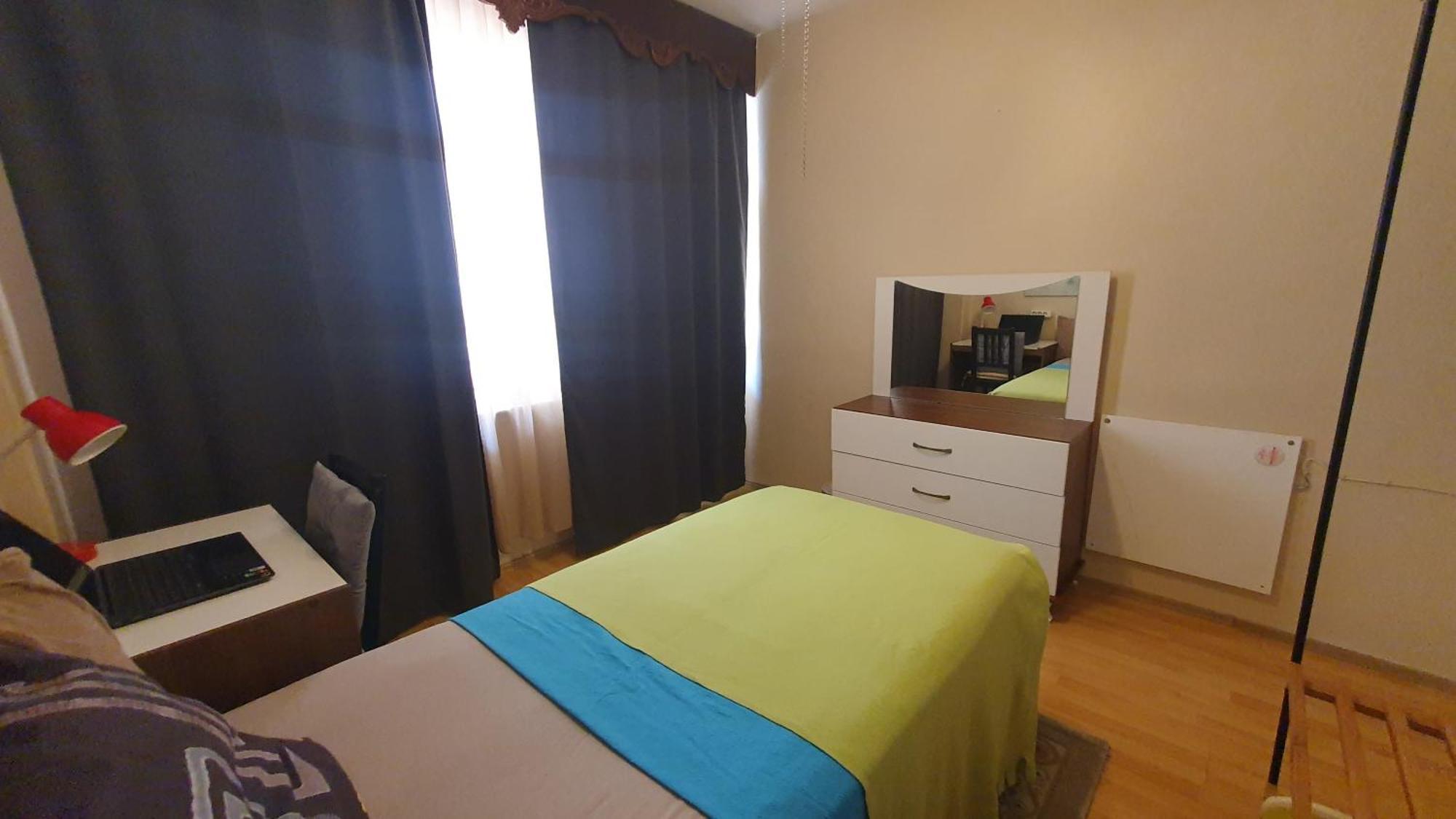 Feeling At In Center 5 Minutes Walk To The Atakoey Metro Station & Metrobus Homestay *