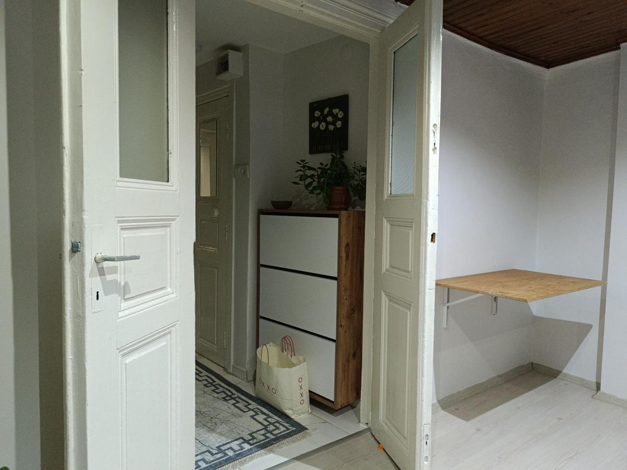 Gunes Hause *