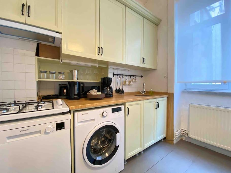 Charming Historical In Galata *