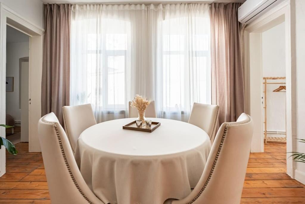 Charming Historical In Galata *