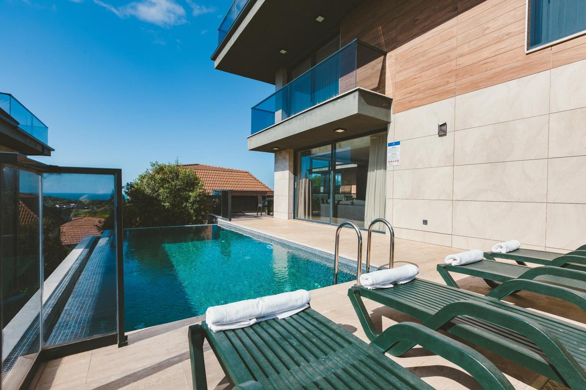 Villa Royal Blue - Luxury
