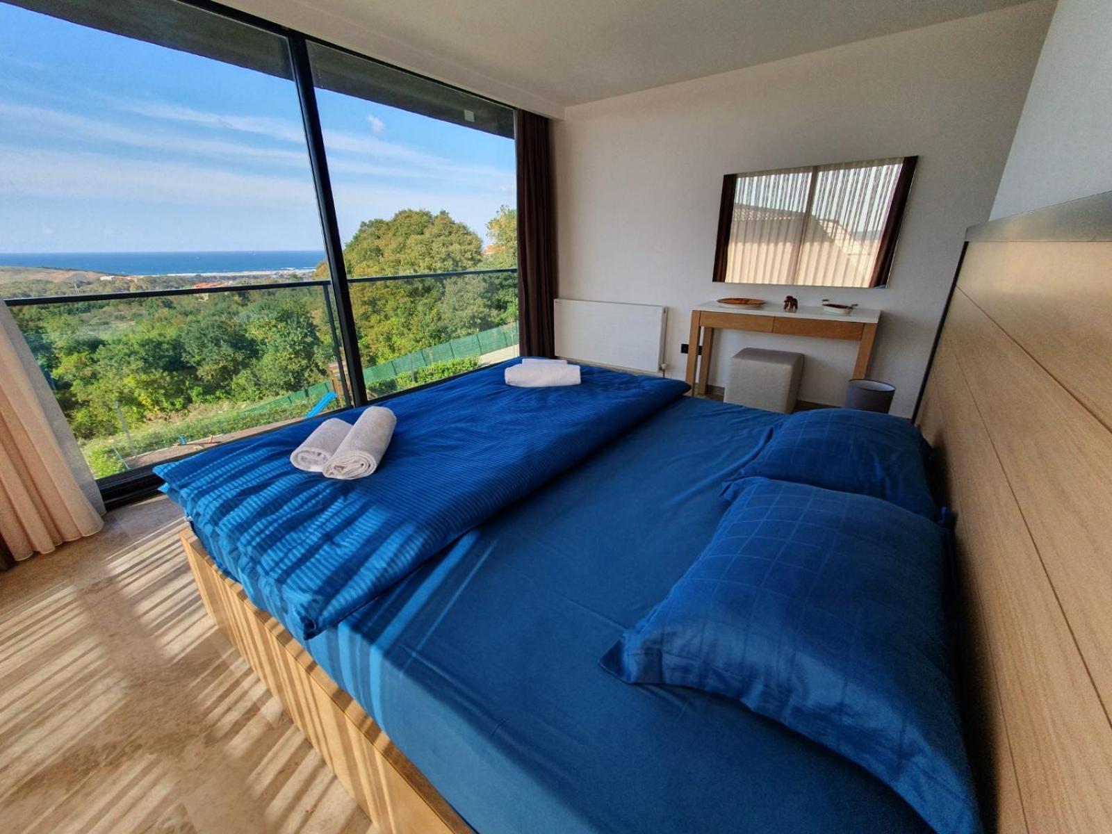 Royal Blue - Luxury Villa *