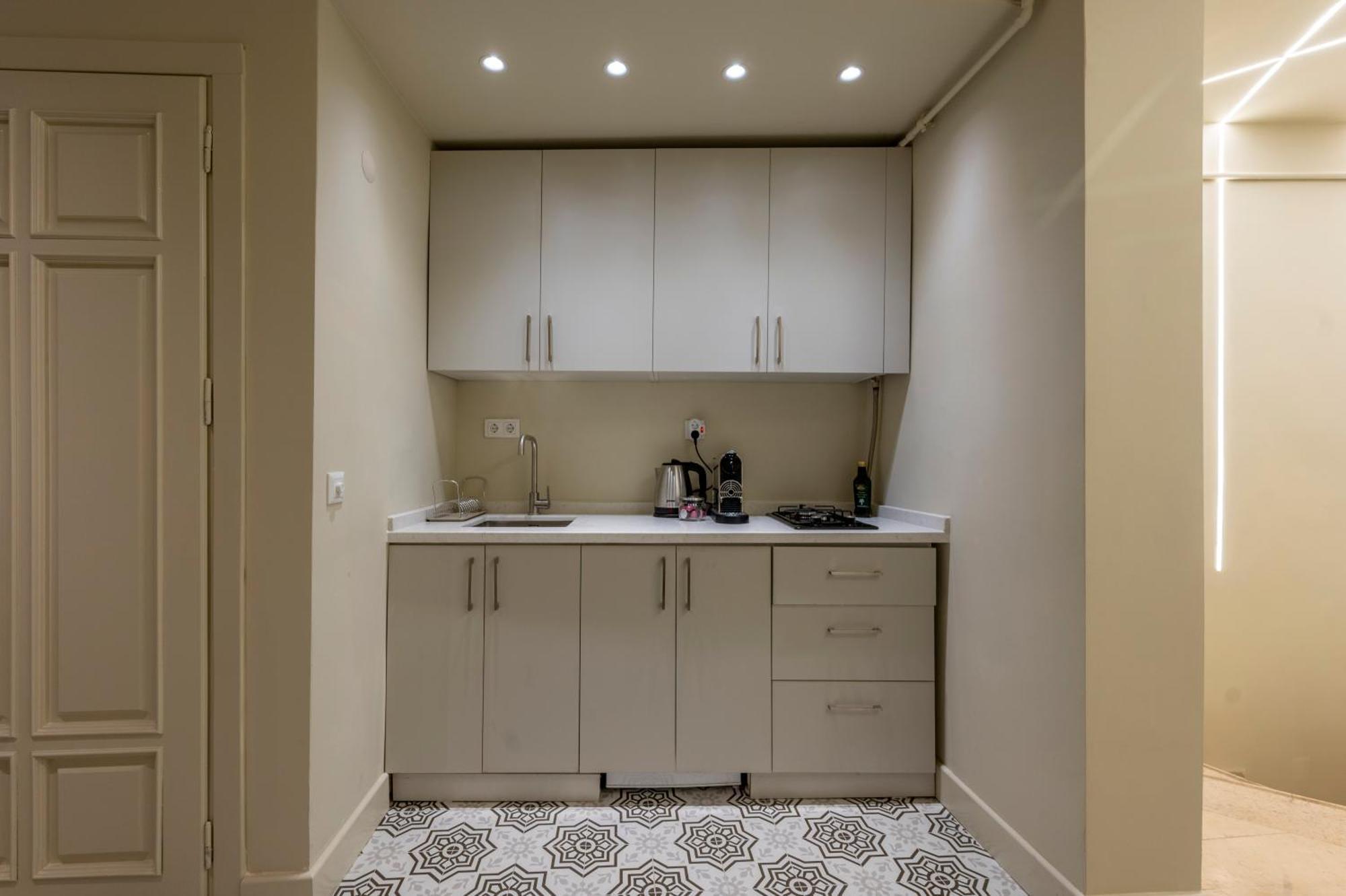 The Stylish Townhouse - Center Apartment *