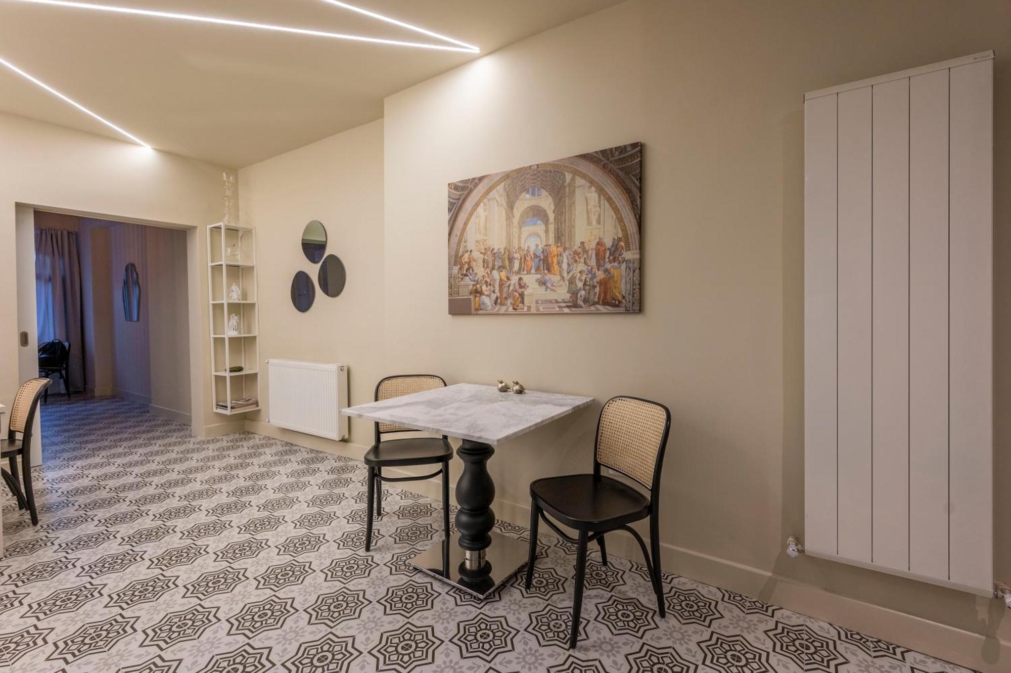 The Stylish Townhouse - Center Apartment
