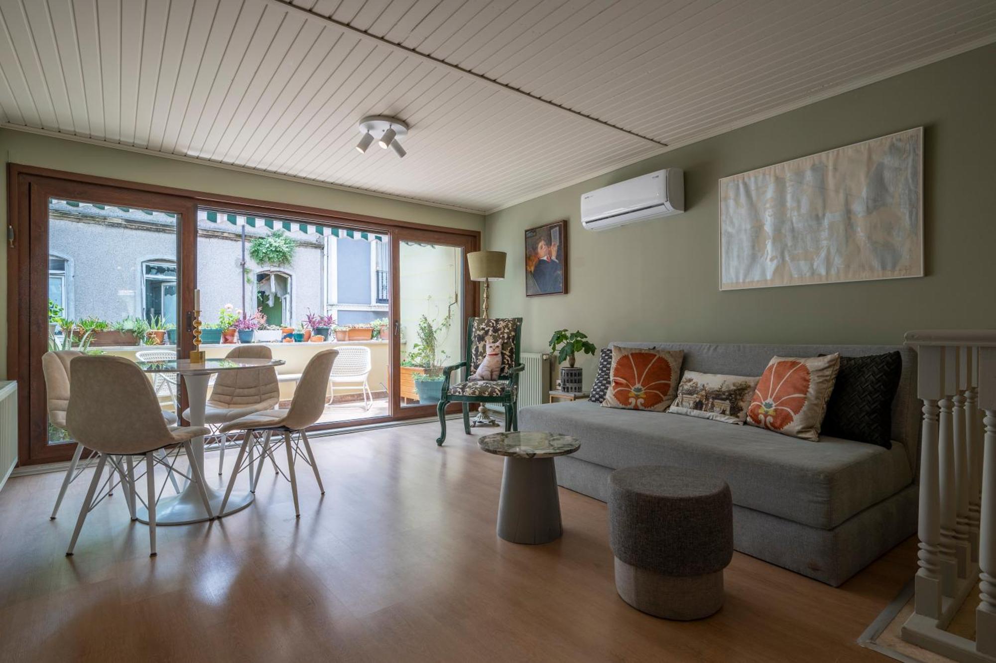The Stylish Townhouse - Center *