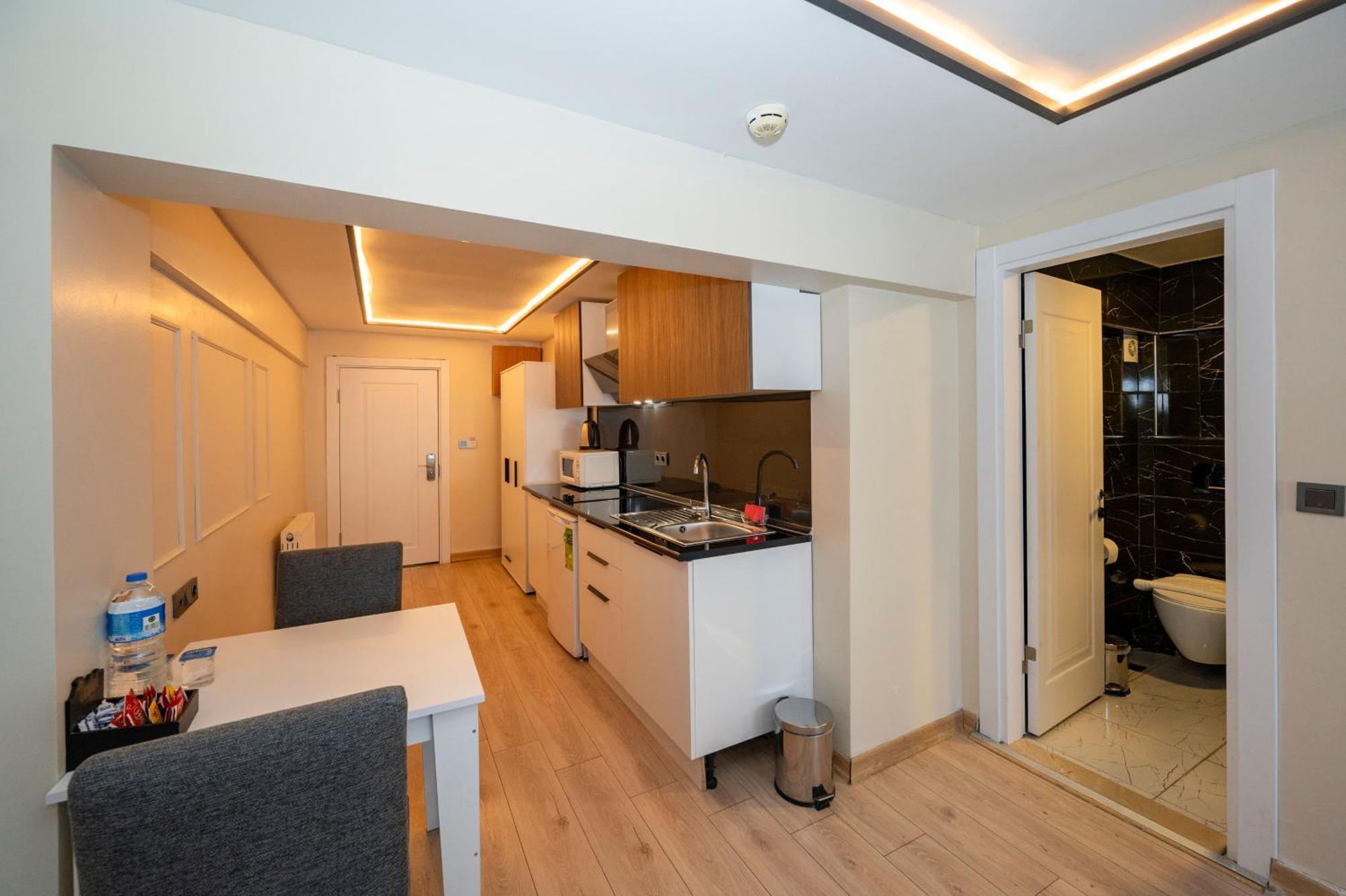 Aiza Aparthotel