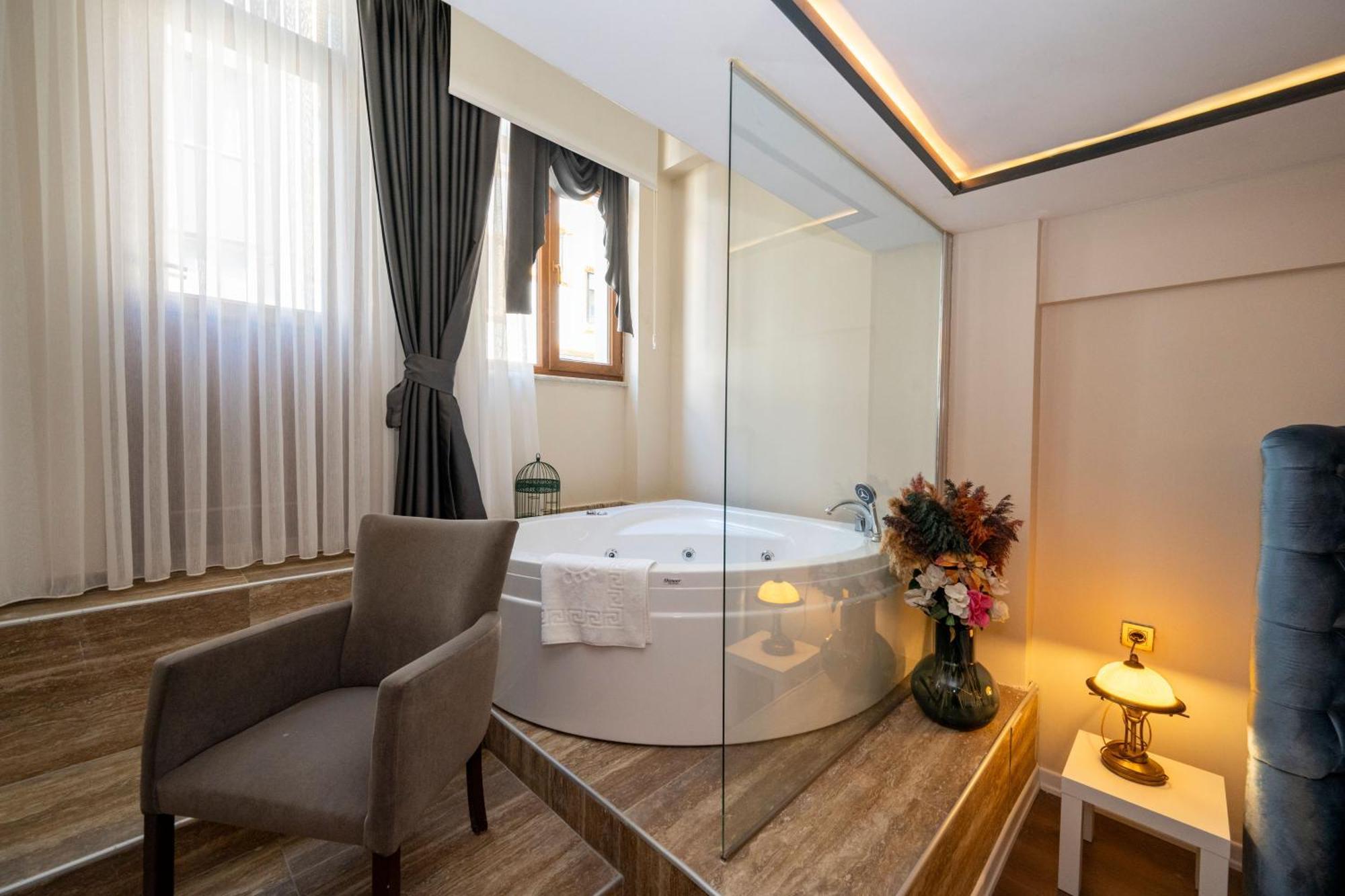 Aiza Aparthotel