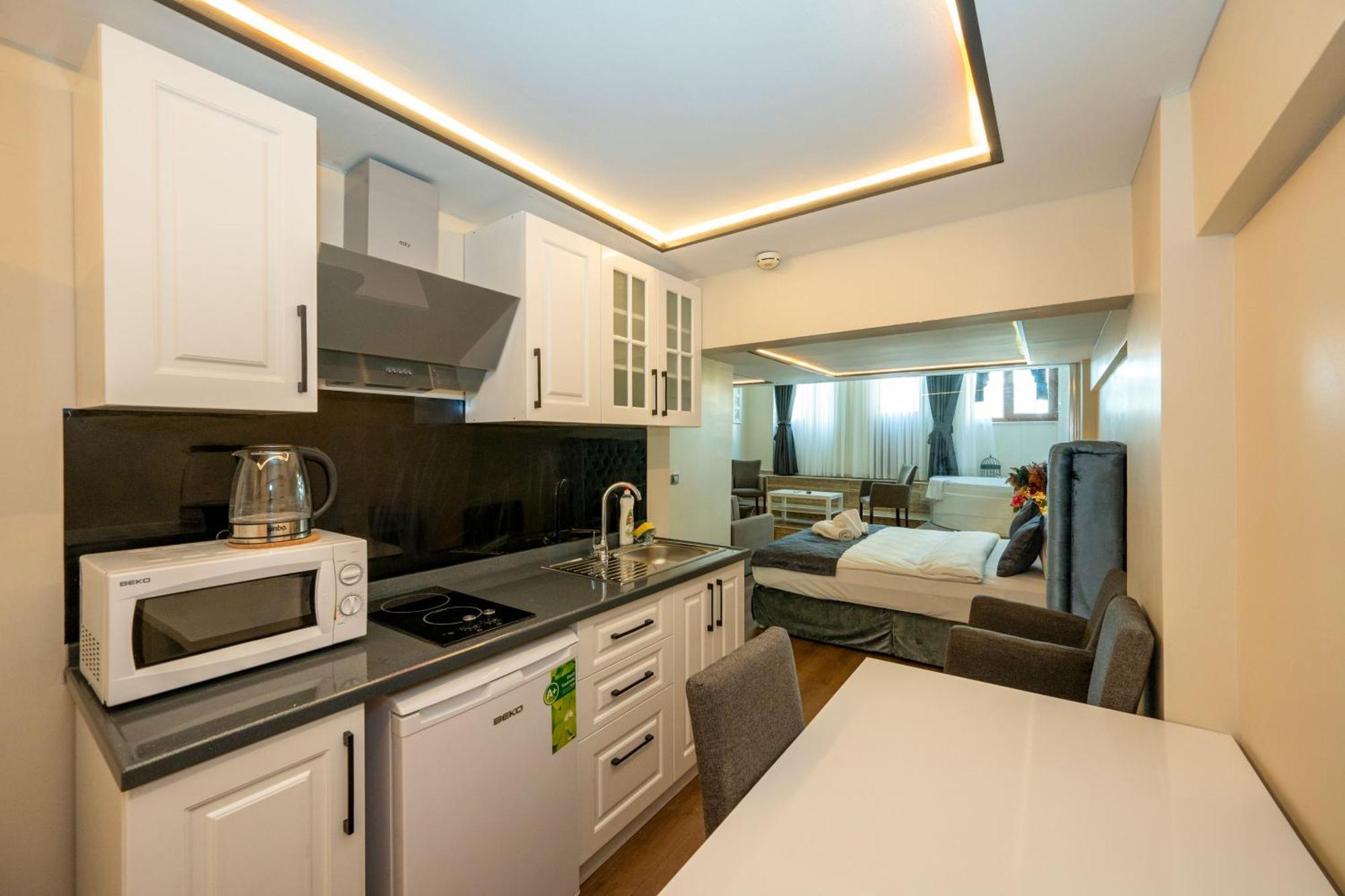 Aiza Aparthotel
