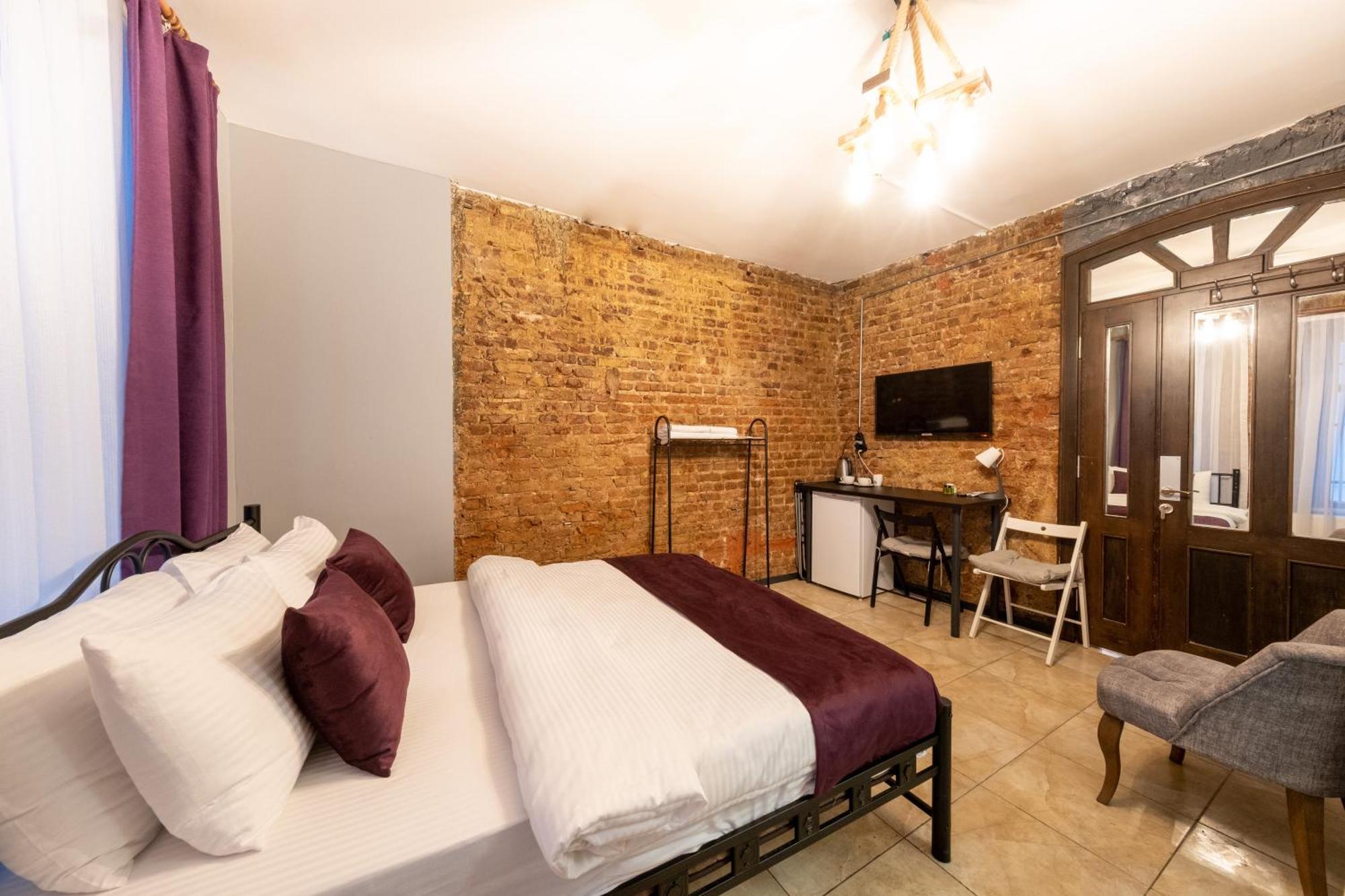 Hotel Suite By Frame